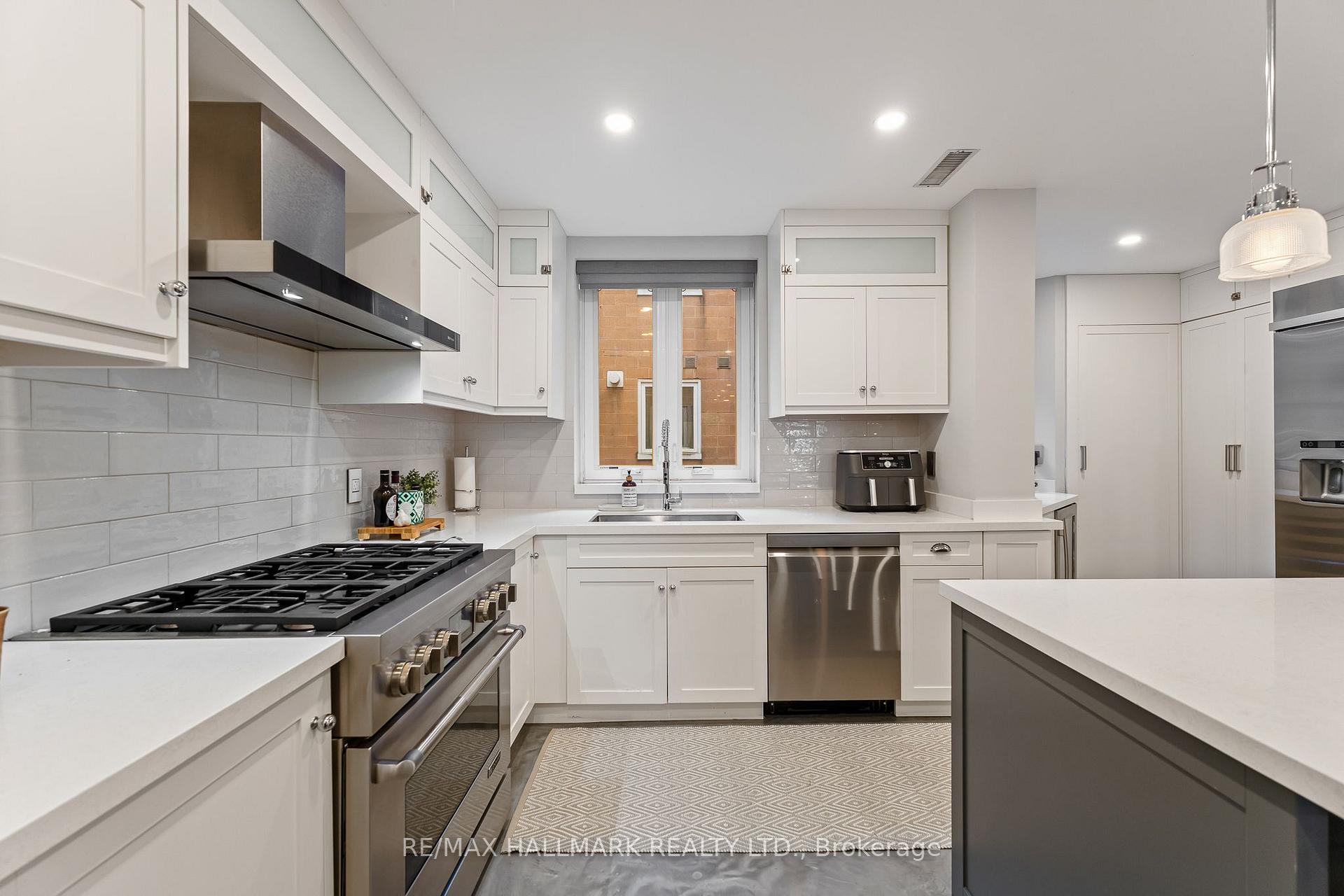 Photo 10 of Unit 201, 2365 Queen Street E, Toronto, The Beaches — HOMEH