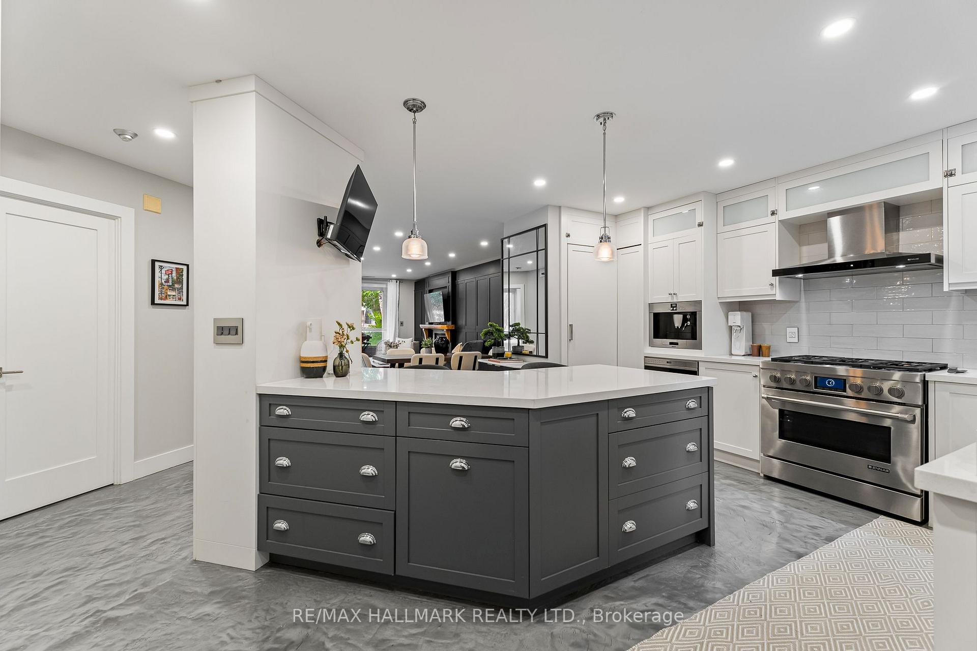 Photo 13 of Unit 201, 2365 Queen Street E, Toronto, The Beaches — HOMEH