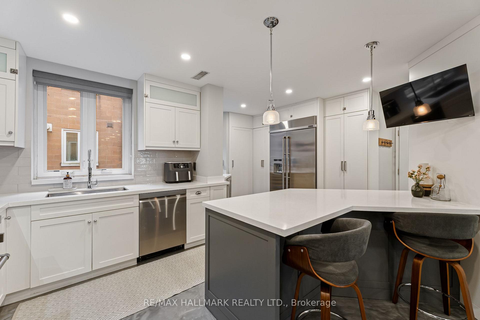 Photo 14 of Unit 201, 2365 Queen Street E, Toronto, The Beaches — HOMEH