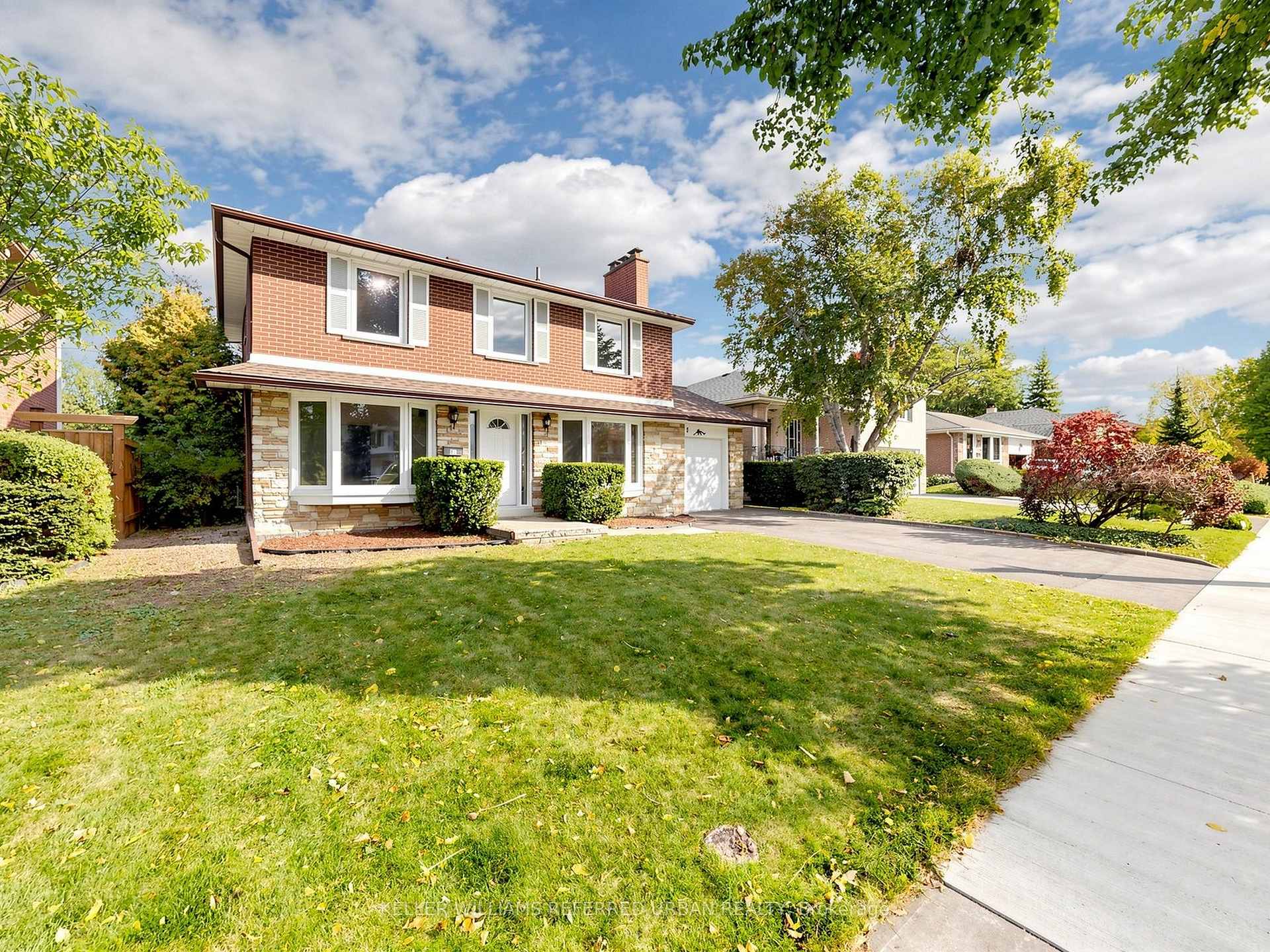 Photo 2 of 82 Crossbow Crescent, North York, Pleasant View — HOMEH