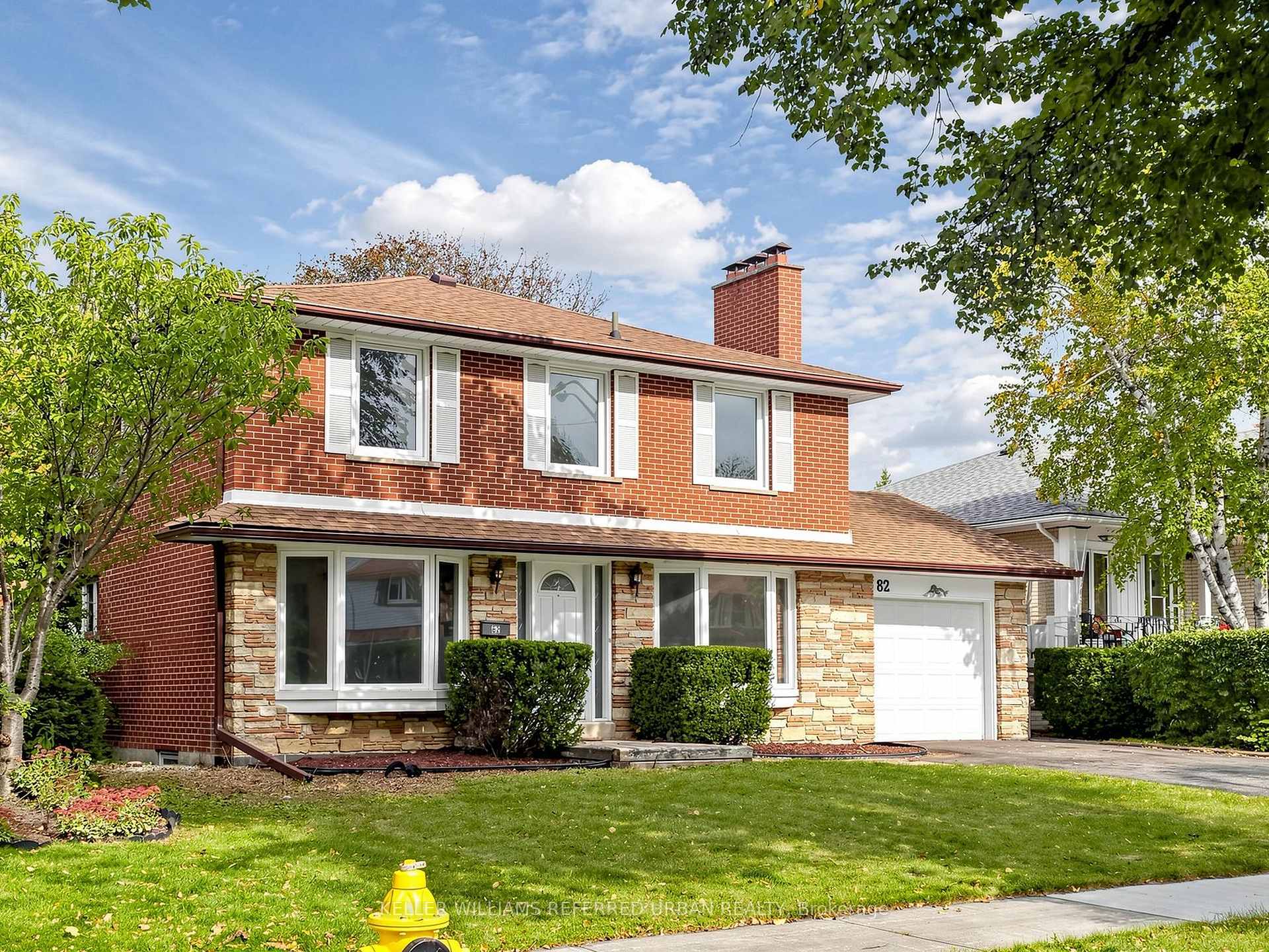 Photo 3 of 82 Crossbow Crescent, North York, Pleasant View — HOMEH