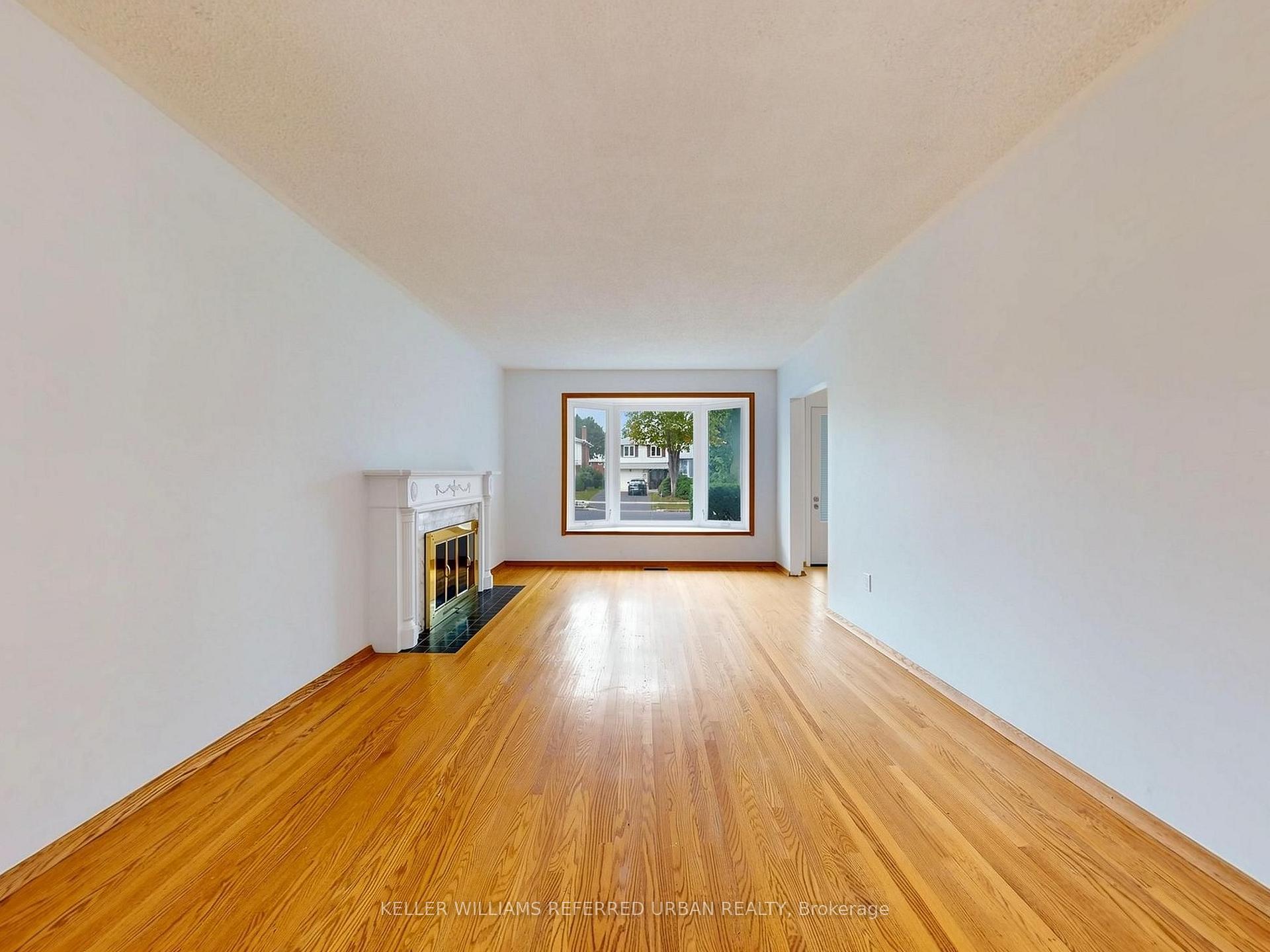 Photo 6 of 82 Crossbow Crescent, North York, Pleasant View — HOMEH