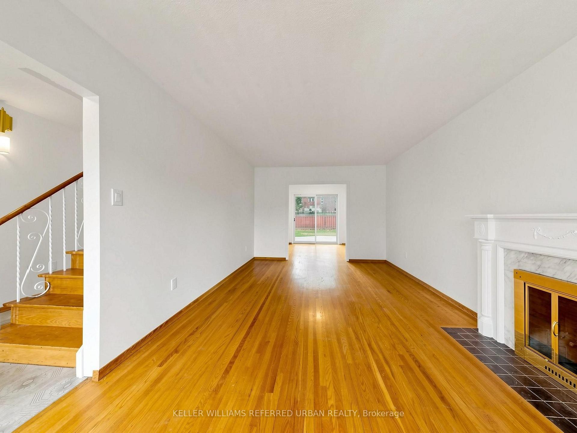 Photo 8 of 82 Crossbow Crescent, North York, Pleasant View — HOMEH
