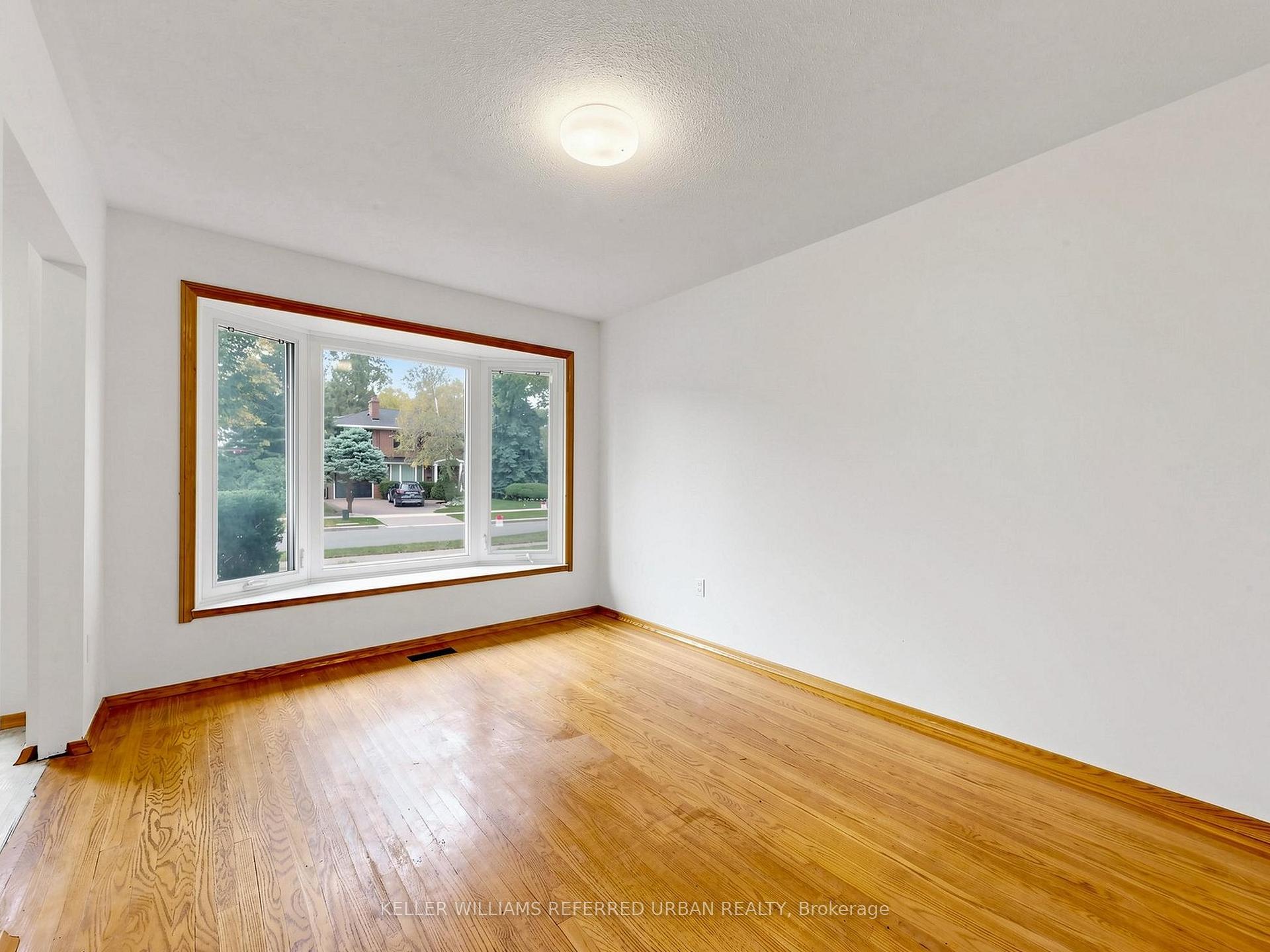 Photo 11 of 82 Crossbow Crescent, North York, Pleasant View — HOMEH