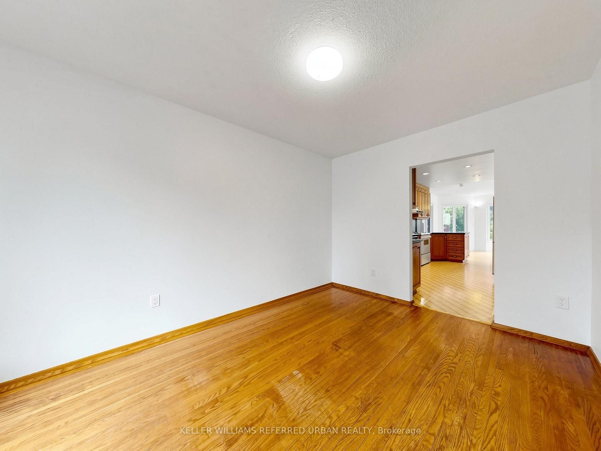 Photo 12 of 82 Crossbow Crescent, North York, Pleasant View — HOMEH