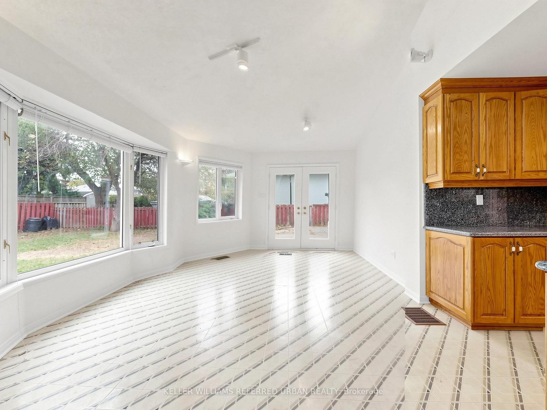 Photo 19 of 82 Crossbow Crescent, North York, Pleasant View — HOMEH