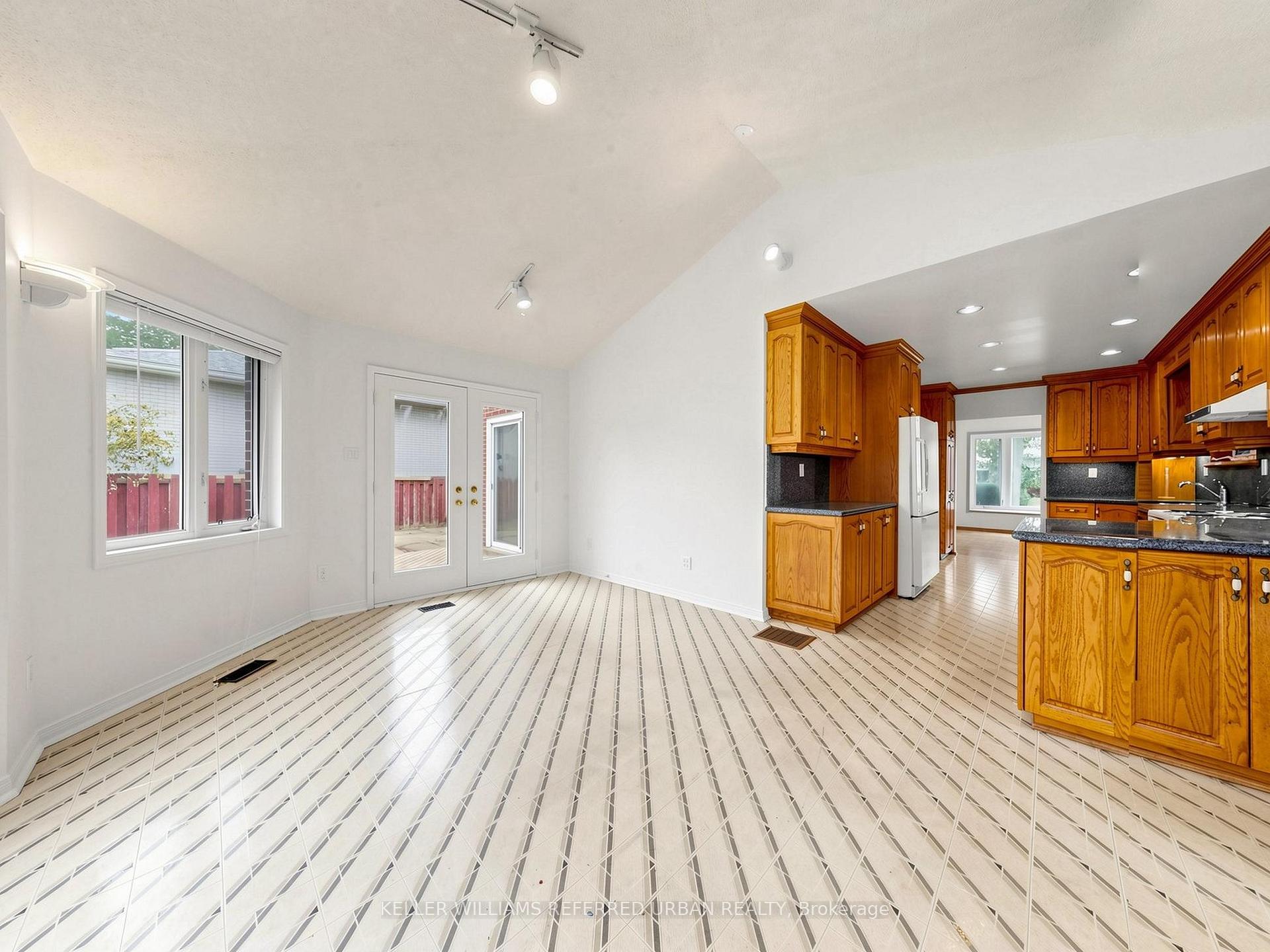 Photo 20 of 82 Crossbow Crescent, North York, Pleasant View — HOMEH
