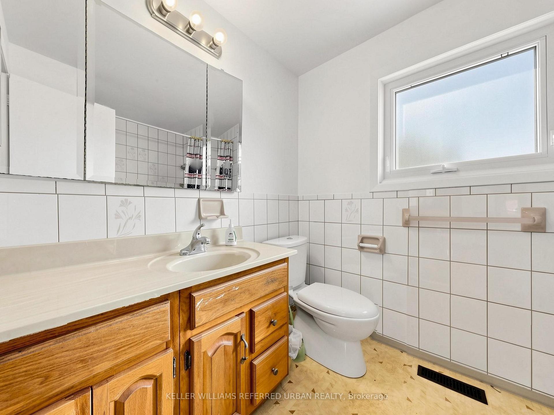 Photo 36 of 82 Crossbow Crescent, North York, Pleasant View — HOMEH