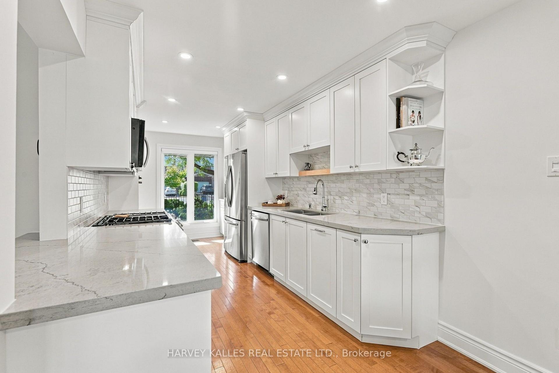 Photo 5 of 4181 Stonemason Crescent, Mississauga, Erin Mills — HOMEH