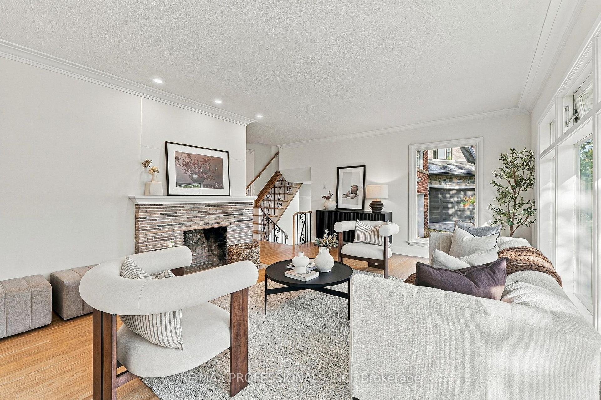 Photo 4 of 8 Northolt Court, Etobicoke, Edenbridge-Humber Valley — HOMEH