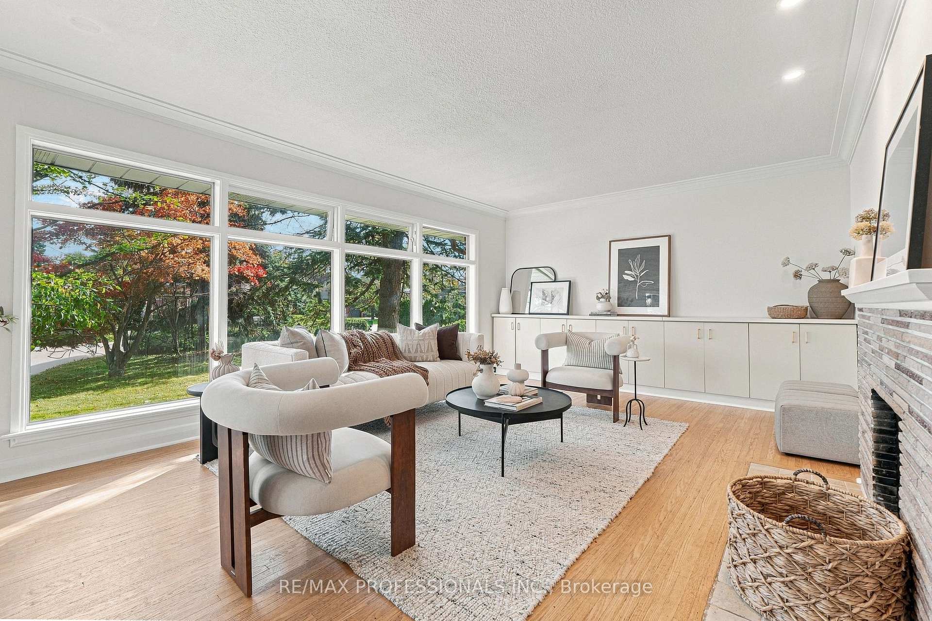 Photo 7 of 8 Northolt Court, Etobicoke, Edenbridge-Humber Valley — HOMEH