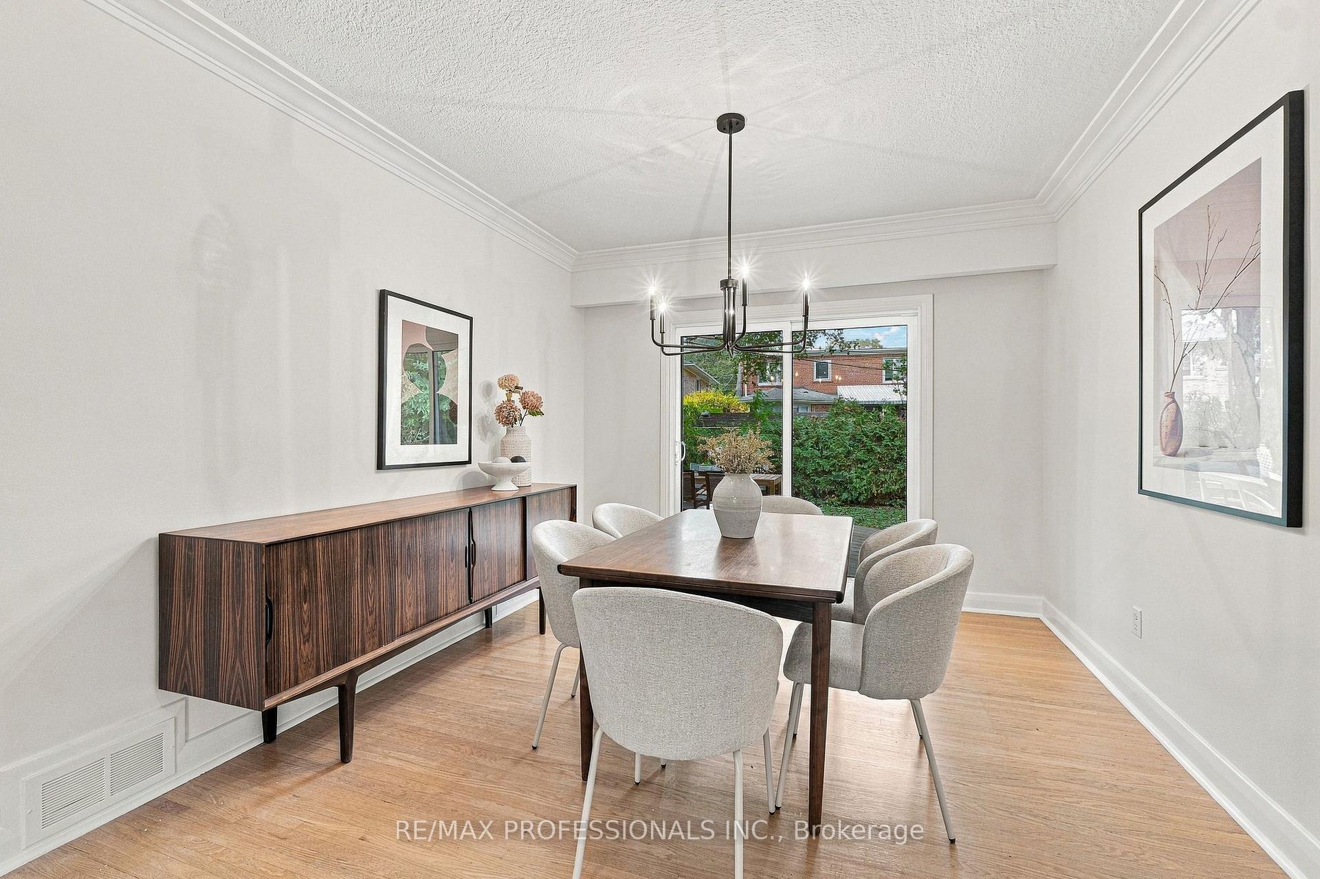 Photo 9 of 8 Northolt Court, Etobicoke, Edenbridge-Humber Valley — HOMEH