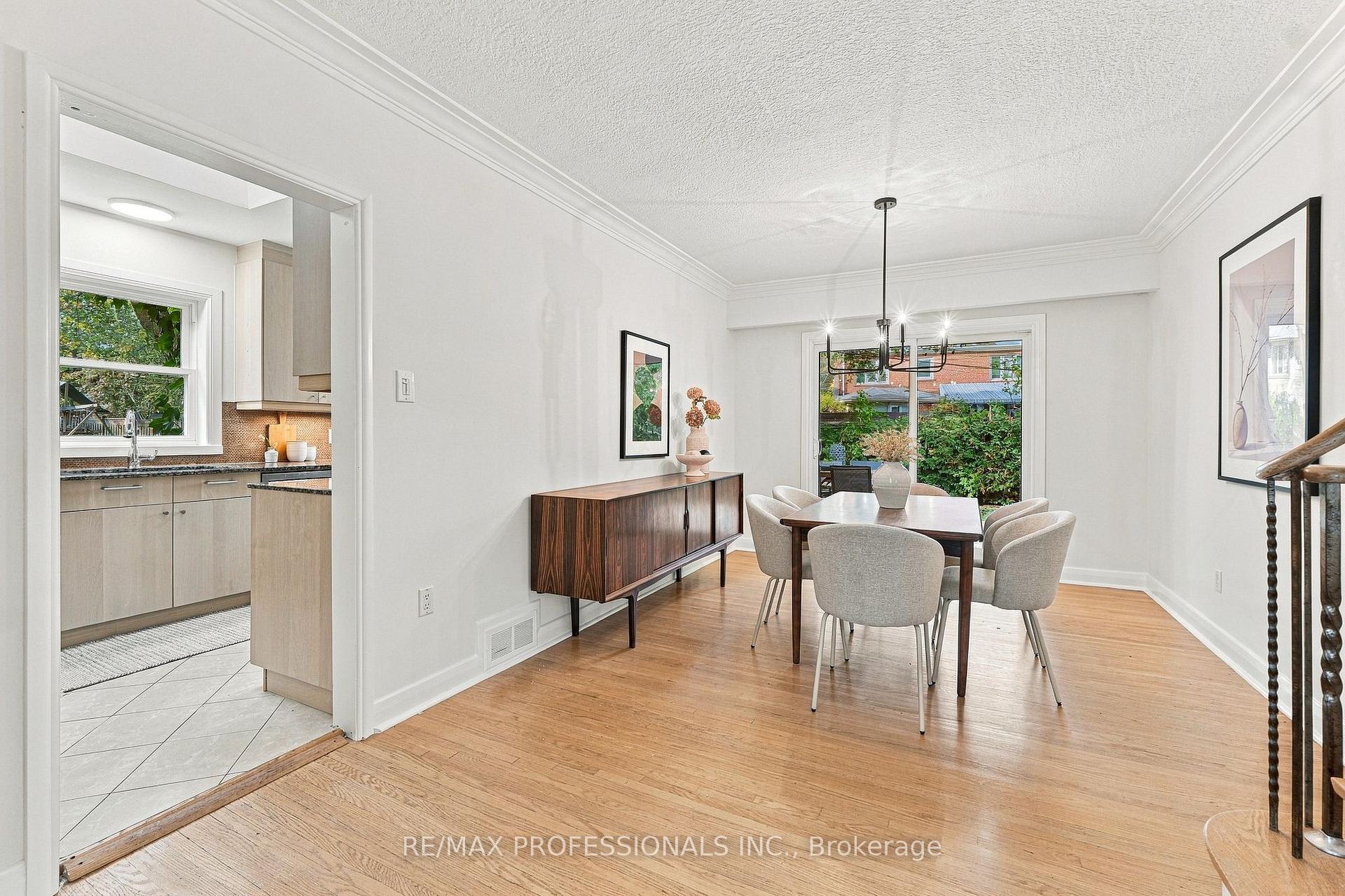 Photo 10 of 8 Northolt Court, Etobicoke, Edenbridge-Humber Valley — HOMEH