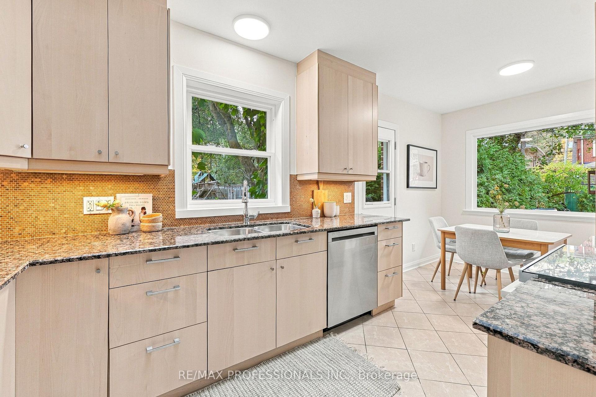 Photo 14 of 8 Northolt Court, Etobicoke, Edenbridge-Humber Valley — HOMEH