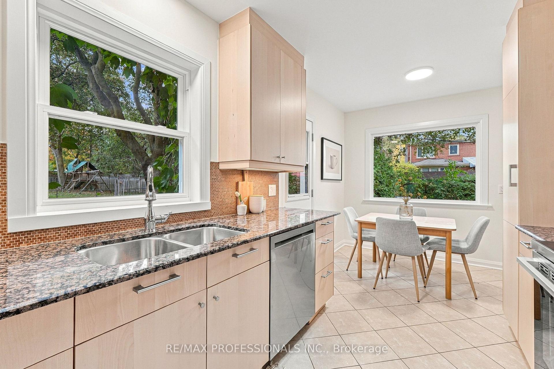 Photo 15 of 8 Northolt Court, Etobicoke, Edenbridge-Humber Valley — HOMEH