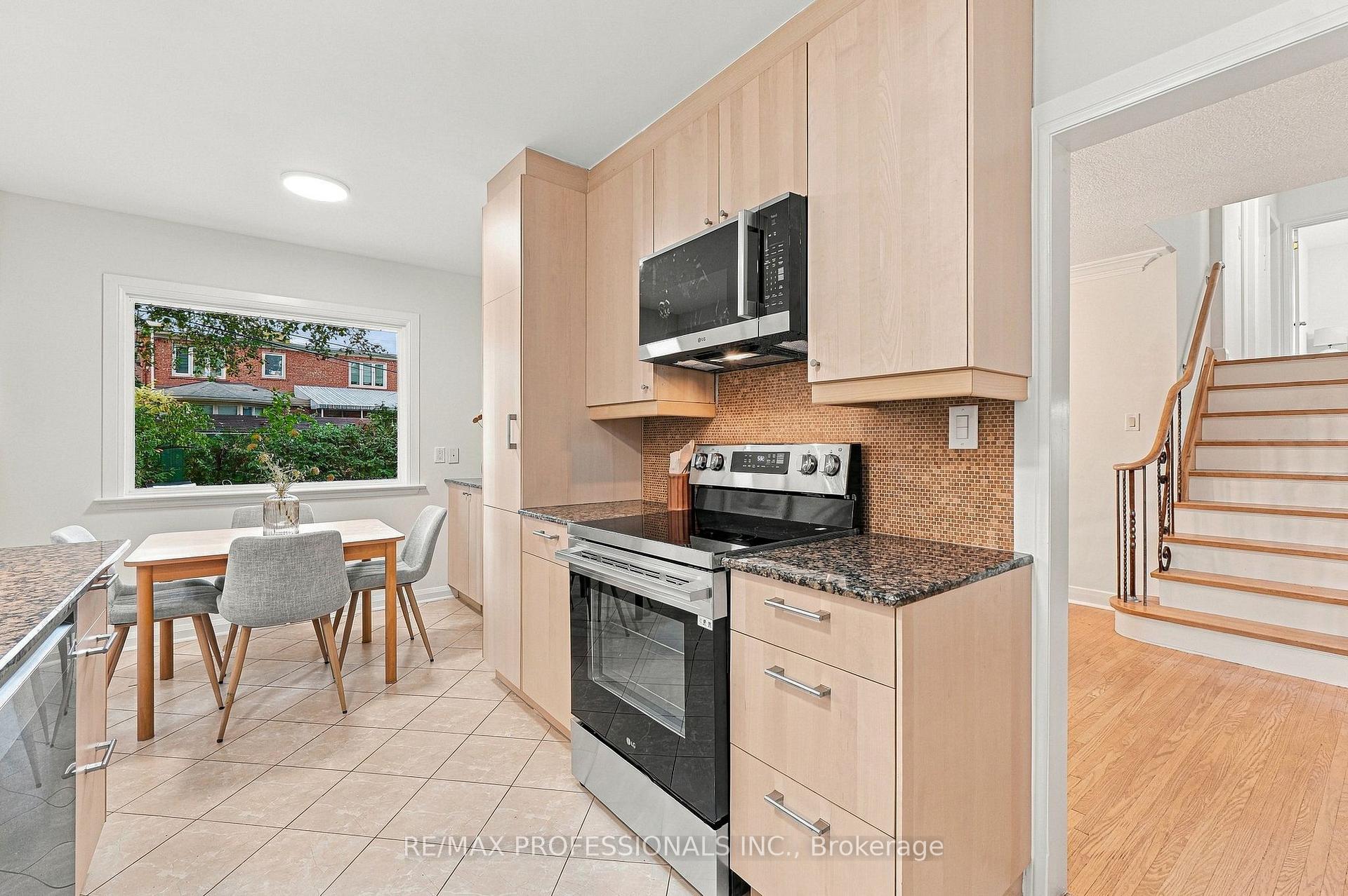 Photo 16 of 8 Northolt Court, Etobicoke, Edenbridge-Humber Valley — HOMEH