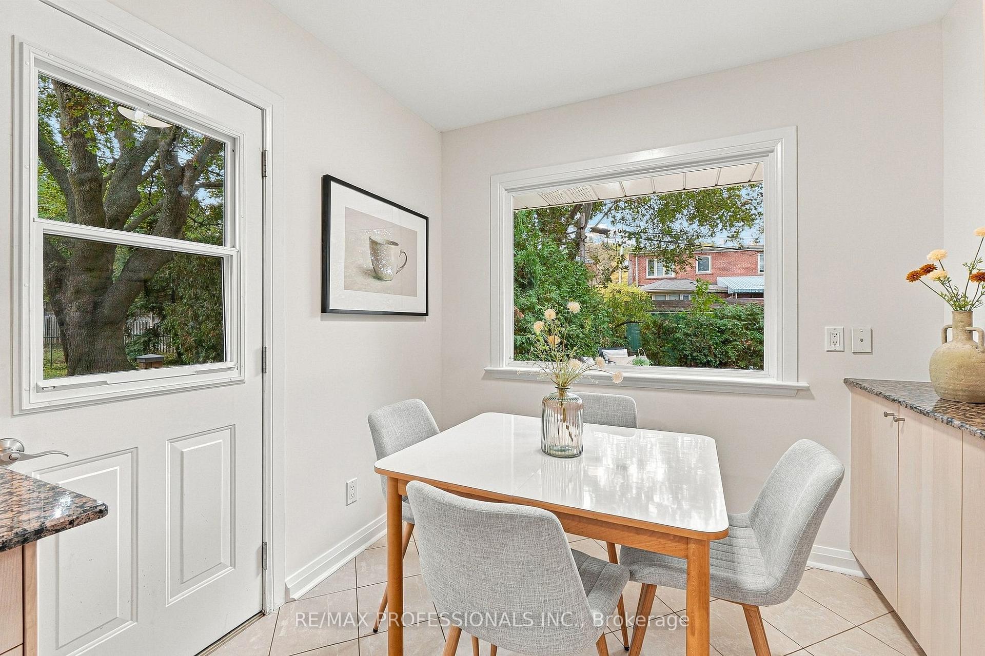 Photo 18 of 8 Northolt Court, Etobicoke, Edenbridge-Humber Valley — HOMEH