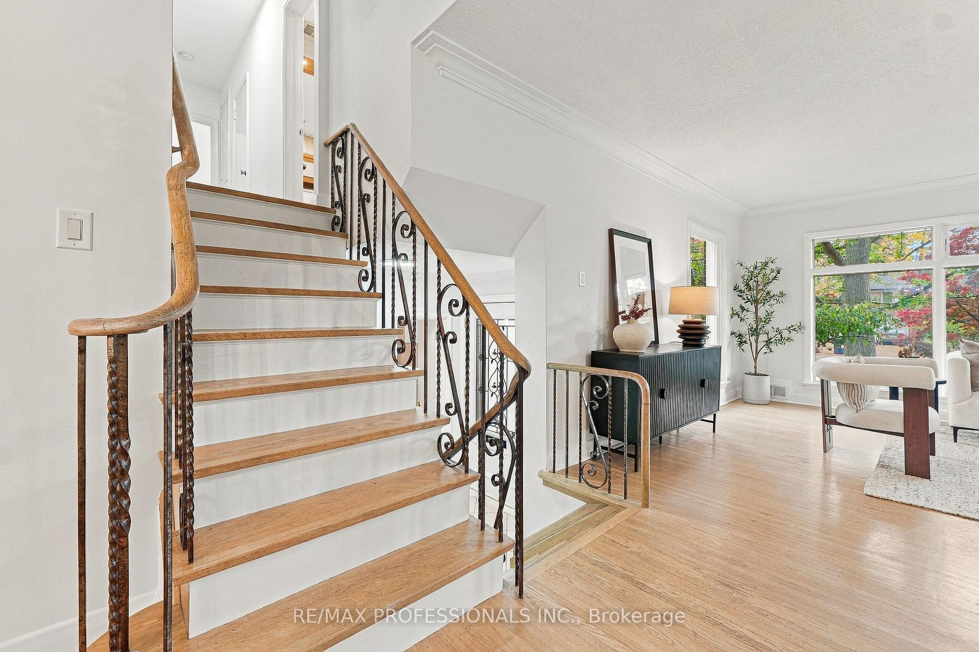 Photo 19 of 8 Northolt Court, Etobicoke, Edenbridge-Humber Valley — HOMEH