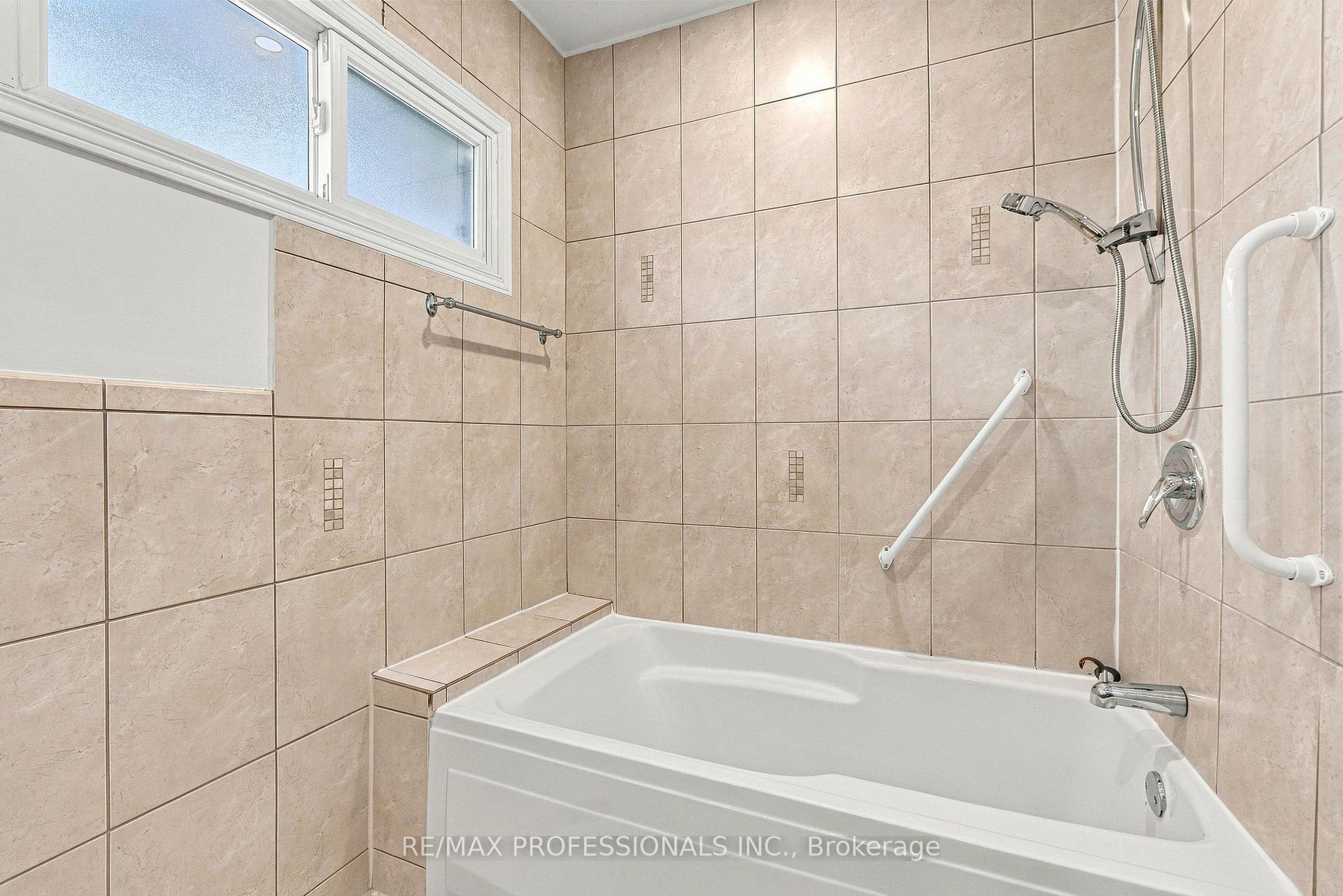 Photo 29 of 8 Northolt Court, Etobicoke, Edenbridge-Humber Valley — HOMEH