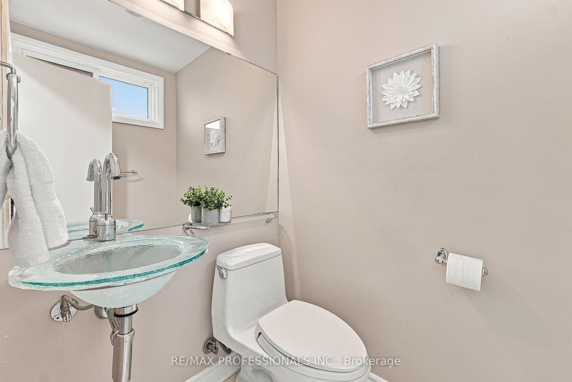 Photo 33 of 8 Northolt Court, Etobicoke, Edenbridge-Humber Valley — HOMEH