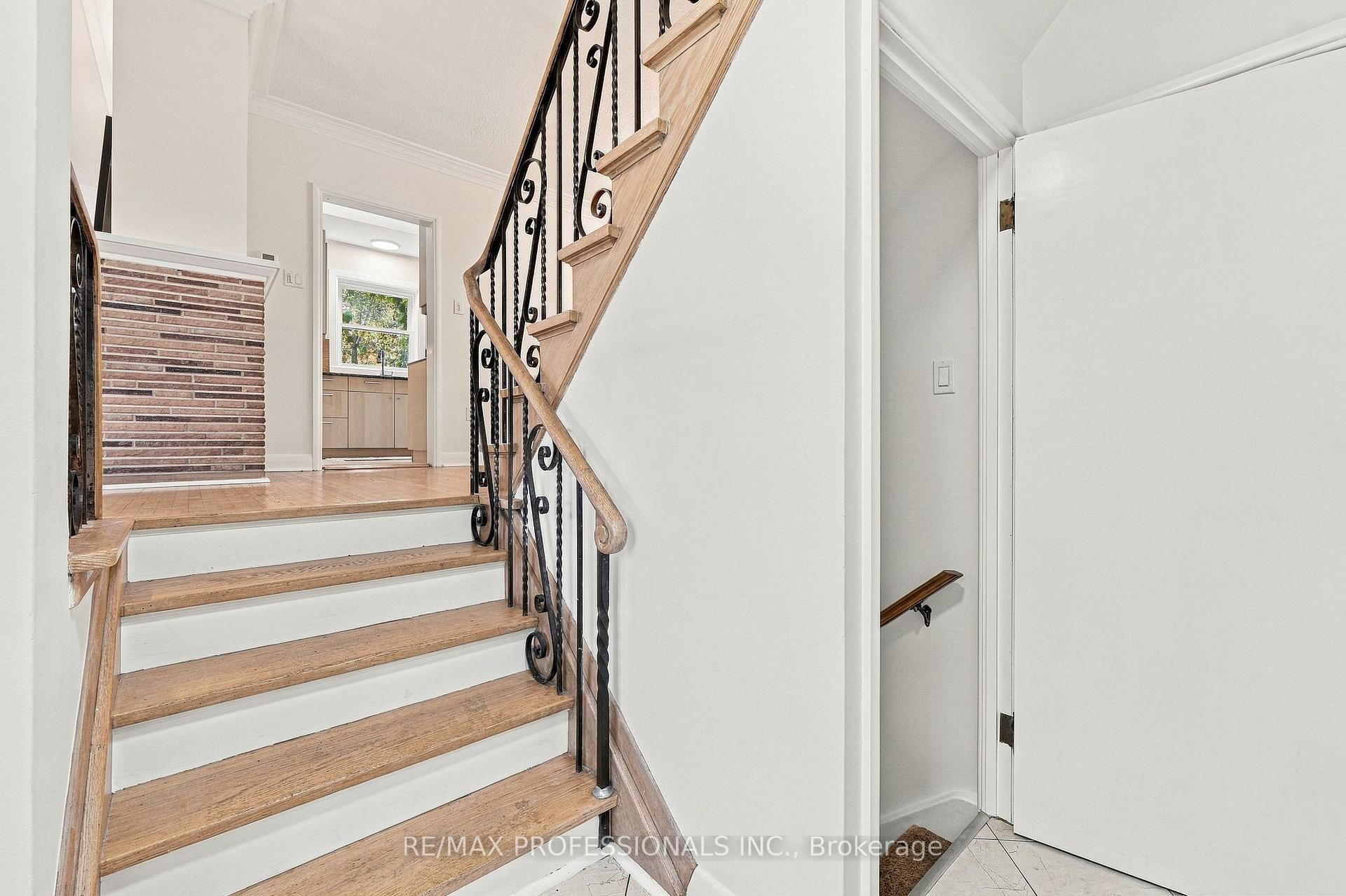 Photo 34 of 8 Northolt Court, Etobicoke, Edenbridge-Humber Valley — HOMEH