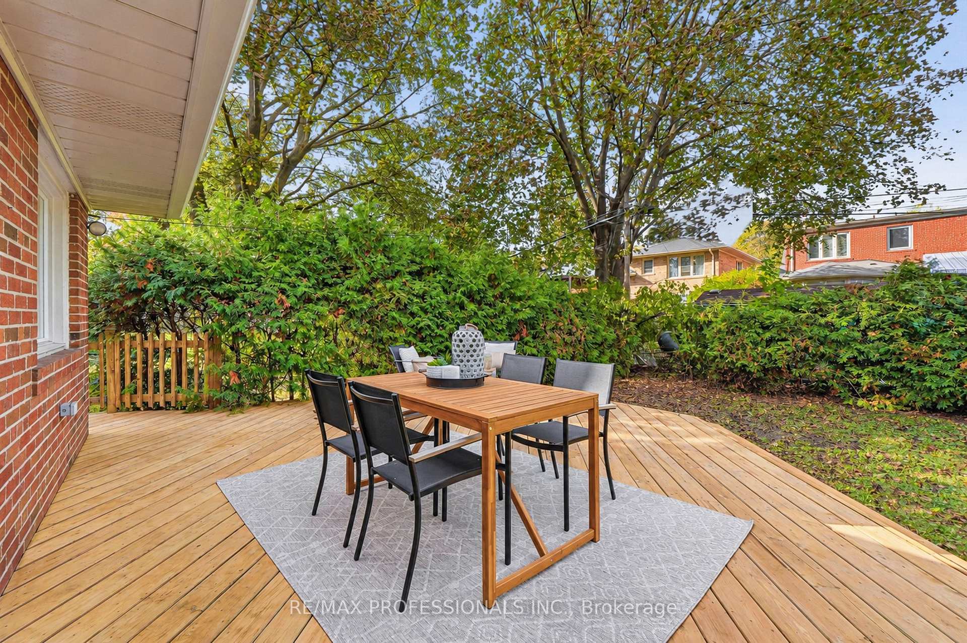 Photo 42 of 8 Northolt Court, Etobicoke, Edenbridge-Humber Valley — HOMEH