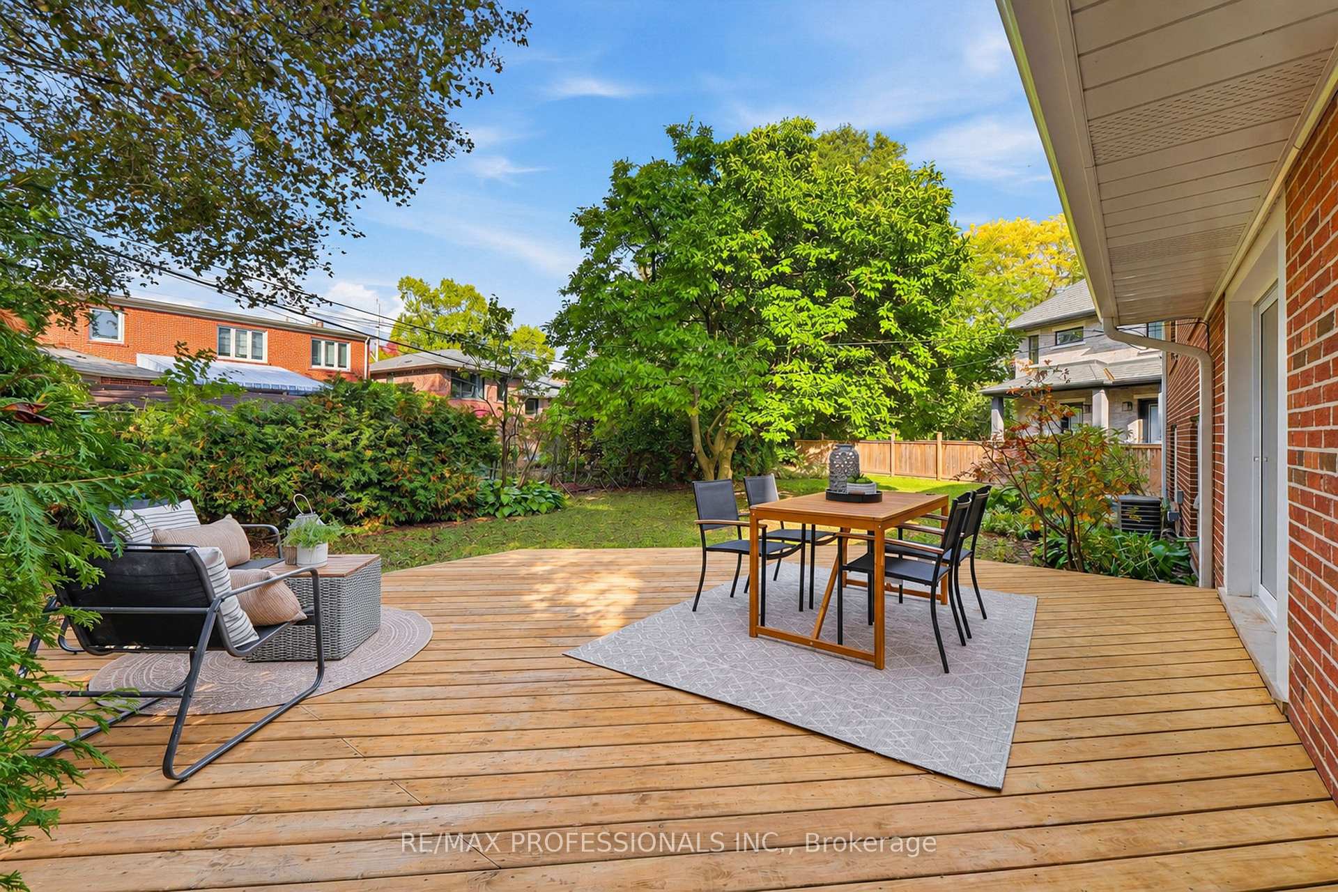 Photo 43 of 8 Northolt Court, Etobicoke, Edenbridge-Humber Valley — HOMEH