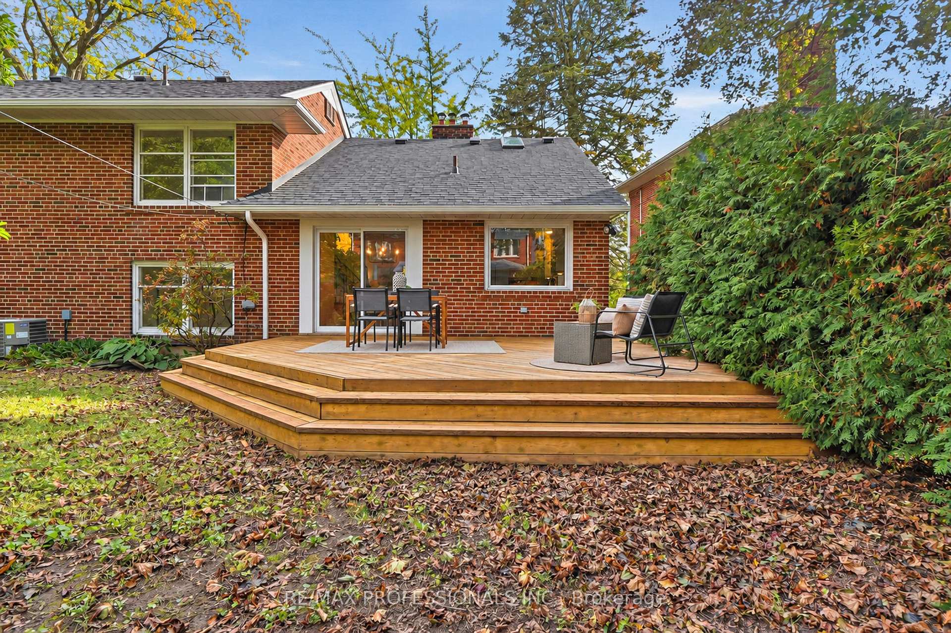 Photo 44 of 8 Northolt Court, Etobicoke, Edenbridge-Humber Valley — HOMEH