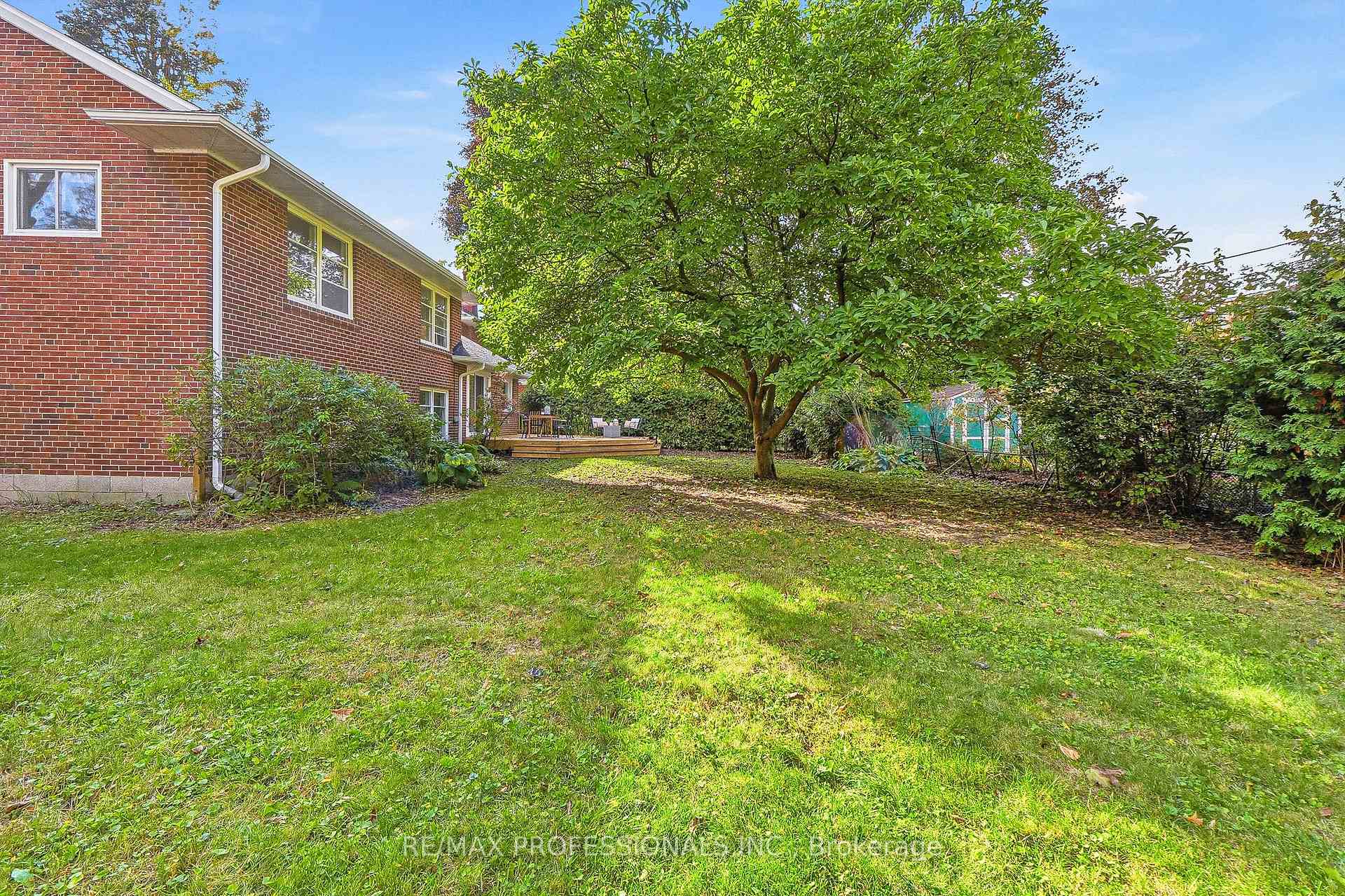Photo 48 of 8 Northolt Court, Etobicoke, Edenbridge-Humber Valley — HOMEH