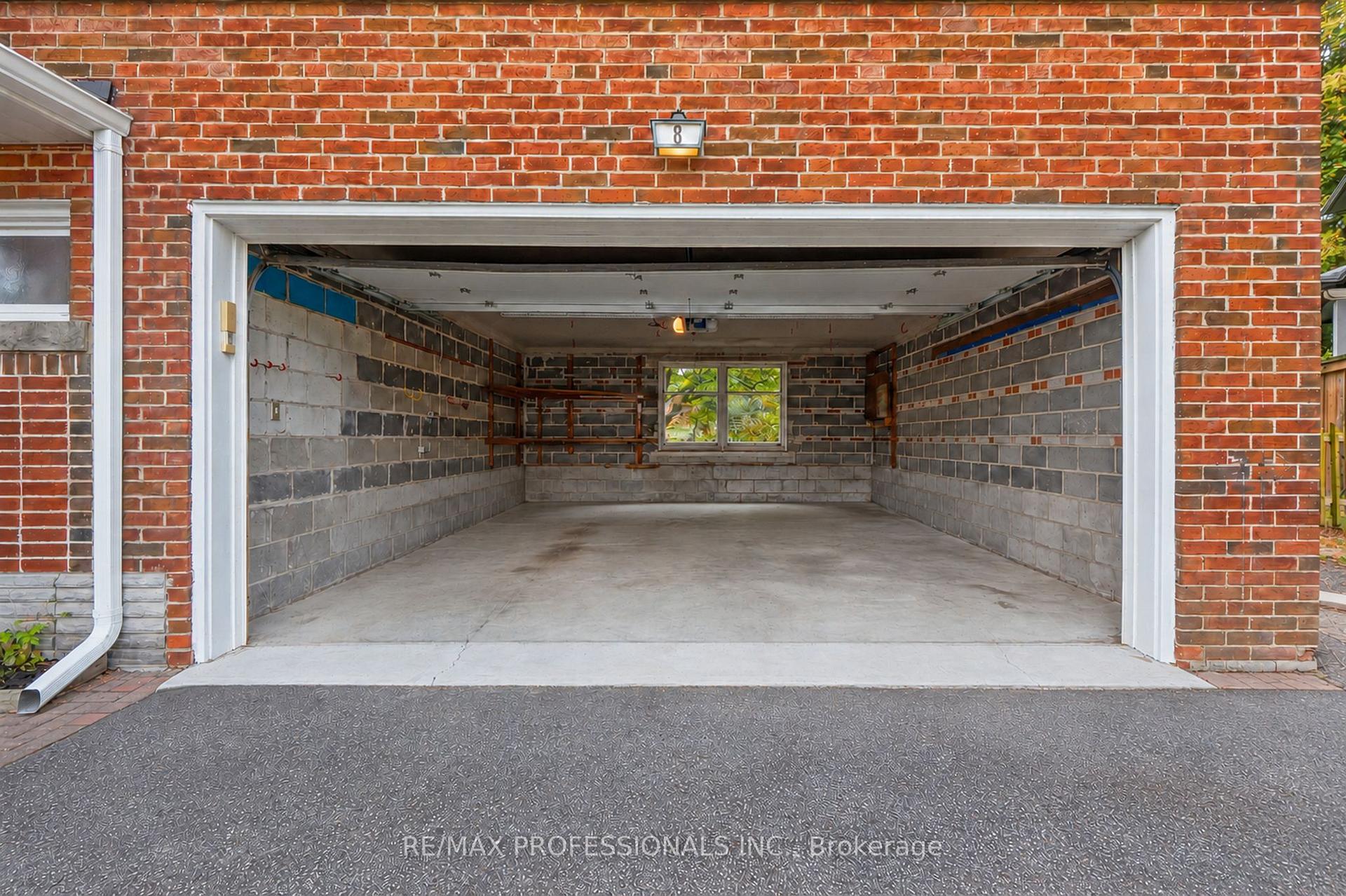 Photo 50 of 8 Northolt Court, Etobicoke, Edenbridge-Humber Valley — HOMEH