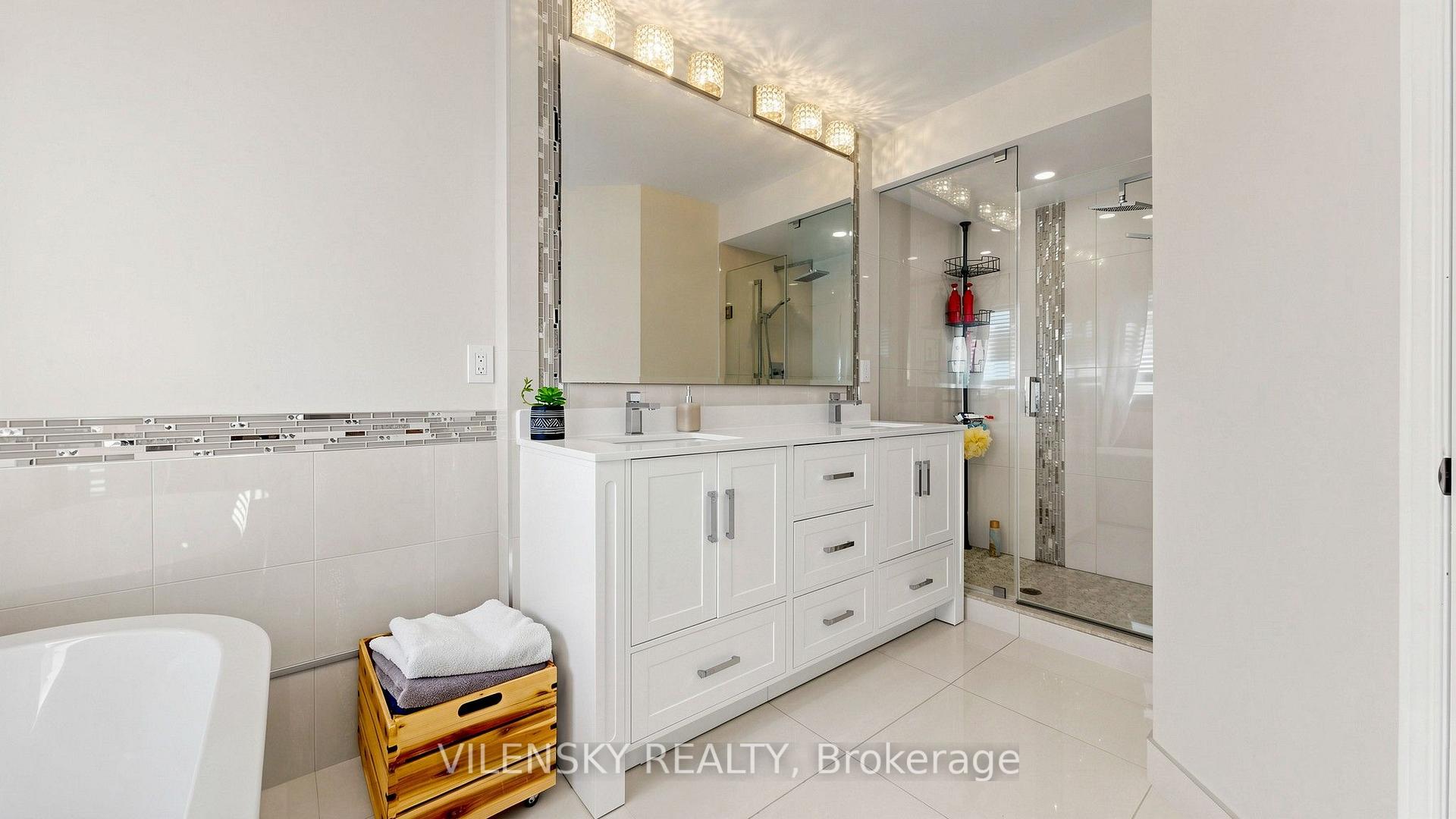 Photo 17 of 66 Catalpa Crescent, Vaughan, Patterson — HOMEH
