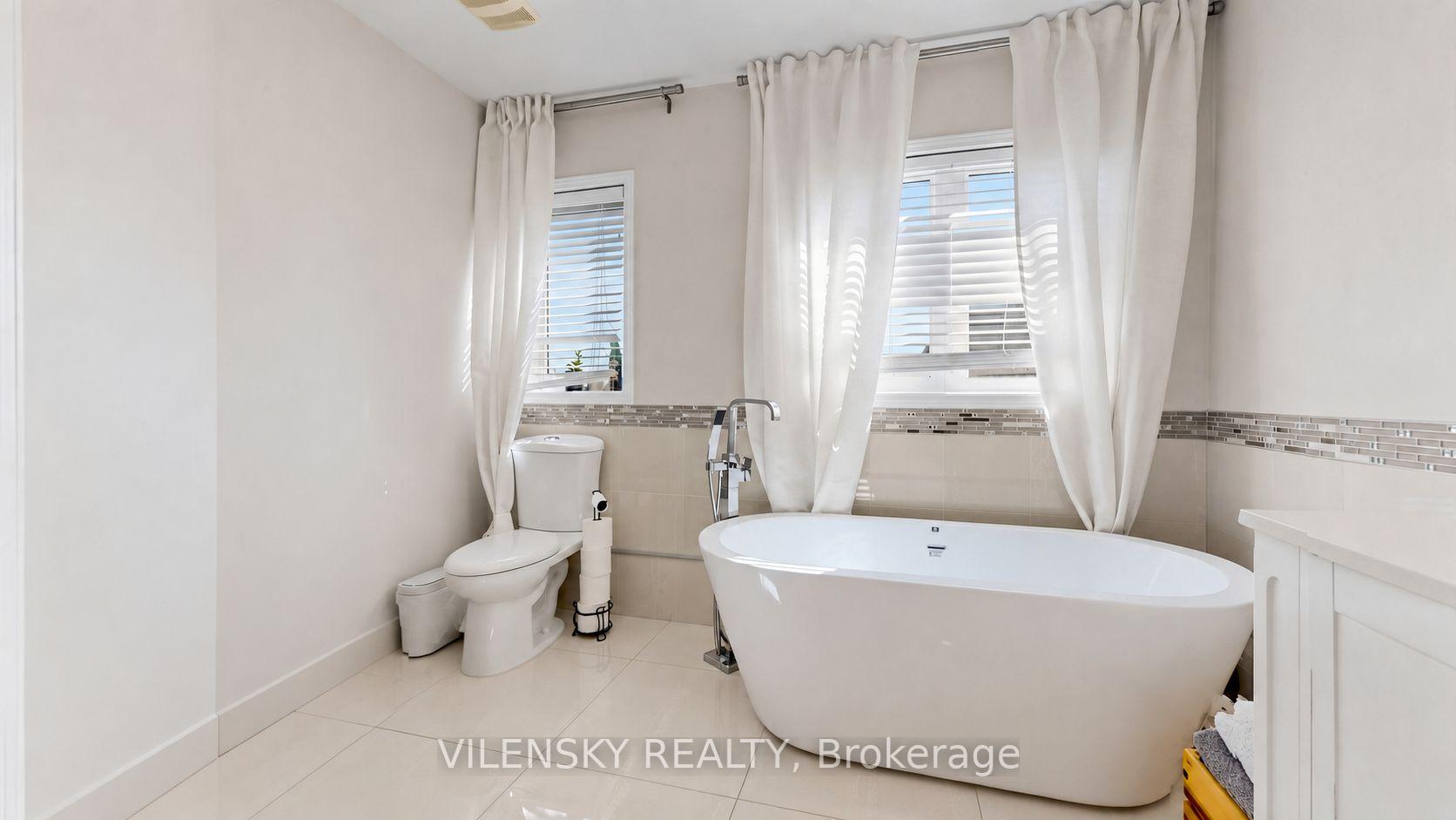 Photo 18 of 66 Catalpa Crescent, Vaughan, Patterson — HOMEH