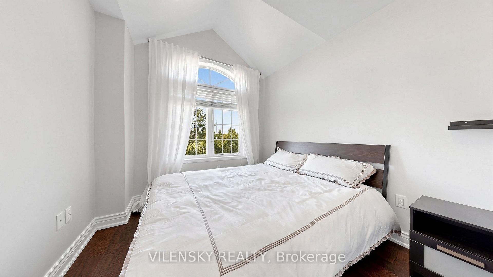 Photo 21 of 66 Catalpa Crescent, Vaughan, Patterson — HOMEH