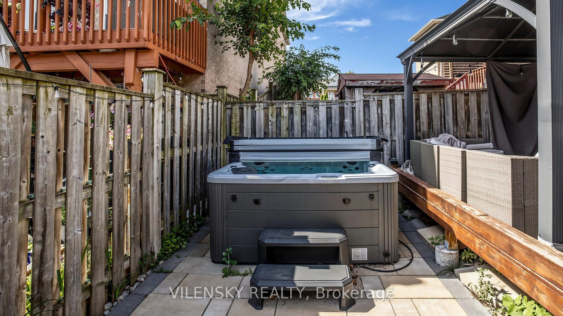 Photo 41 of 66 Catalpa Crescent, Vaughan, Patterson — HOMEH