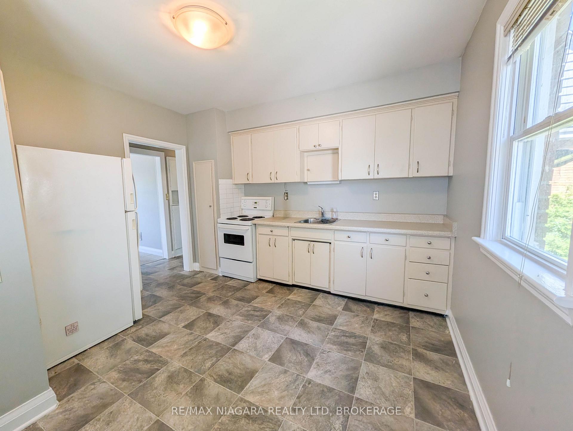 Photo 3 of 106 Haig Street, St. Catharines, Haig — HOMEH