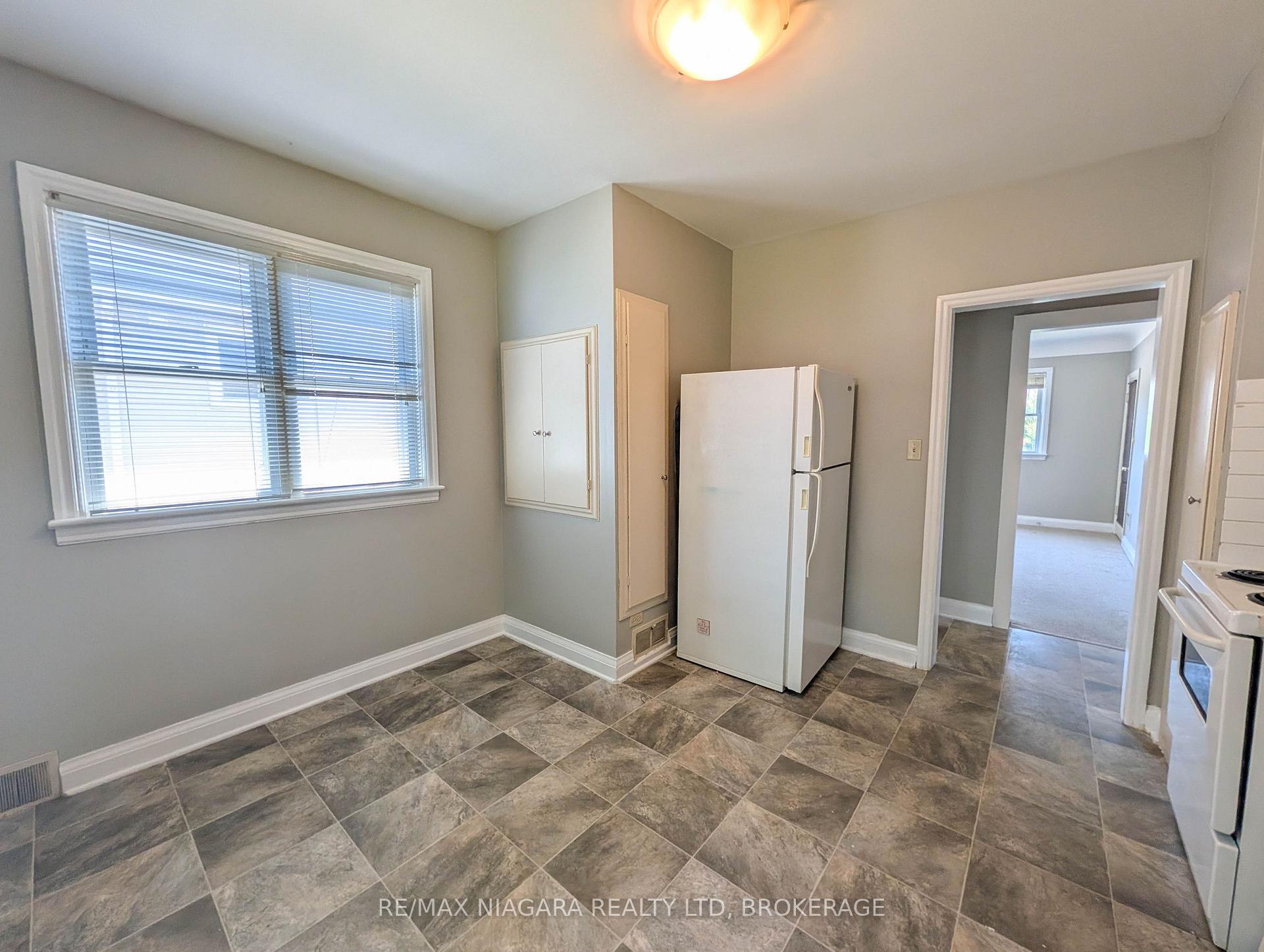 Photo 4 of 106 Haig Street, St. Catharines, Haig — HOMEH