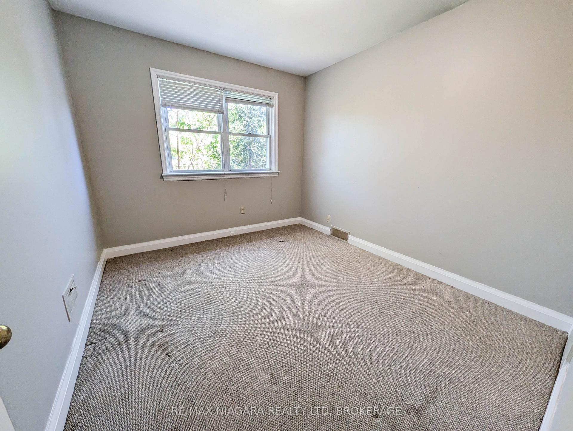 Photo 9 of 106 Haig Street, St. Catharines, Haig — HOMEH