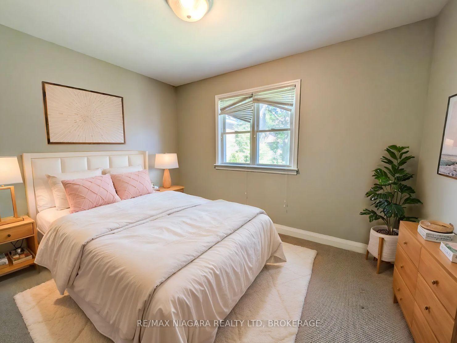Photo 11 of 106 Haig Street, St. Catharines, Haig — HOMEH