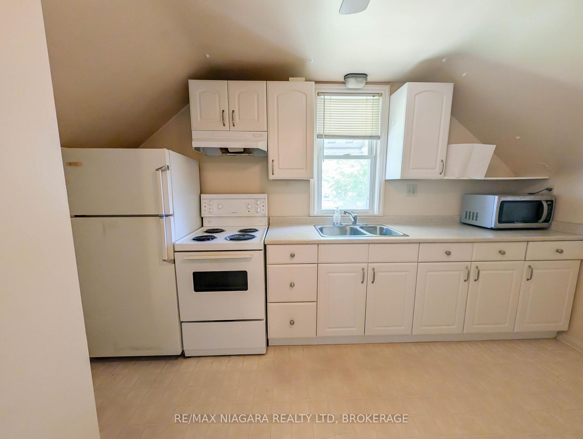 Photo 15 of 106 Haig Street, St. Catharines, Haig — HOMEH