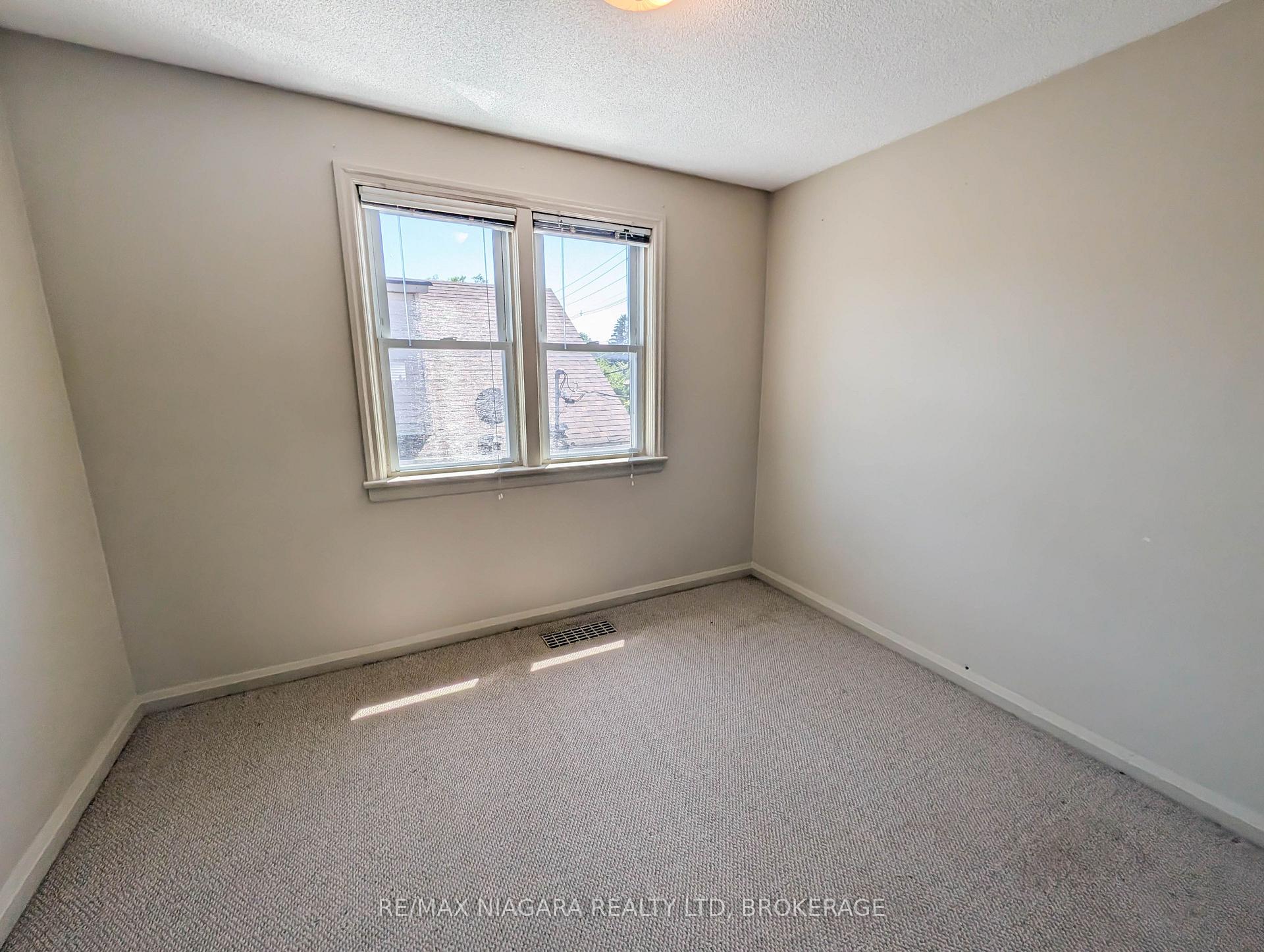 Photo 18 of 106 Haig Street, St. Catharines, Haig — HOMEH