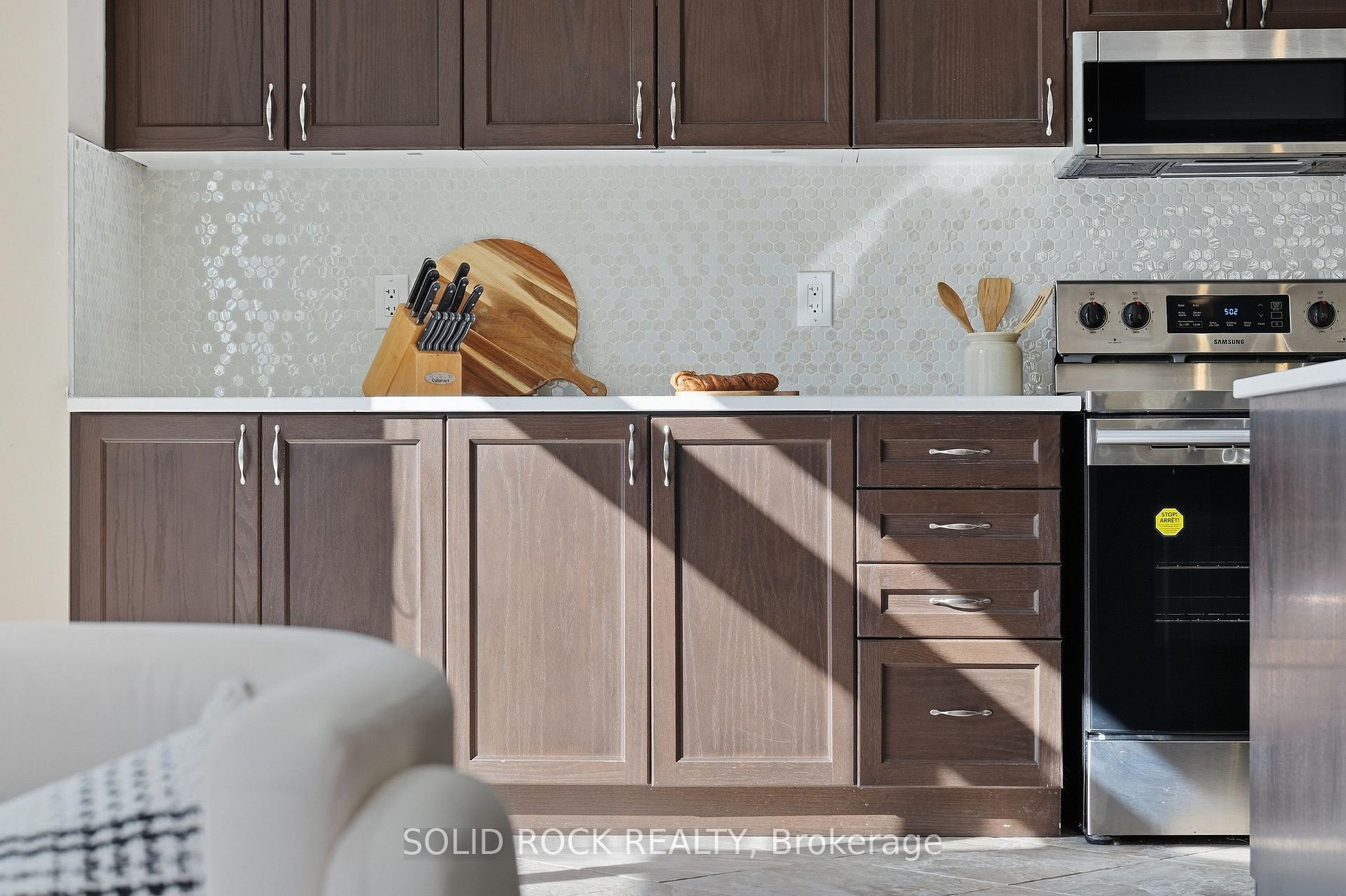 Photo 12 of 55 Solaris Drive, Ottawa, Kanata - Emerald Meadows/Trailwest — HOMEH