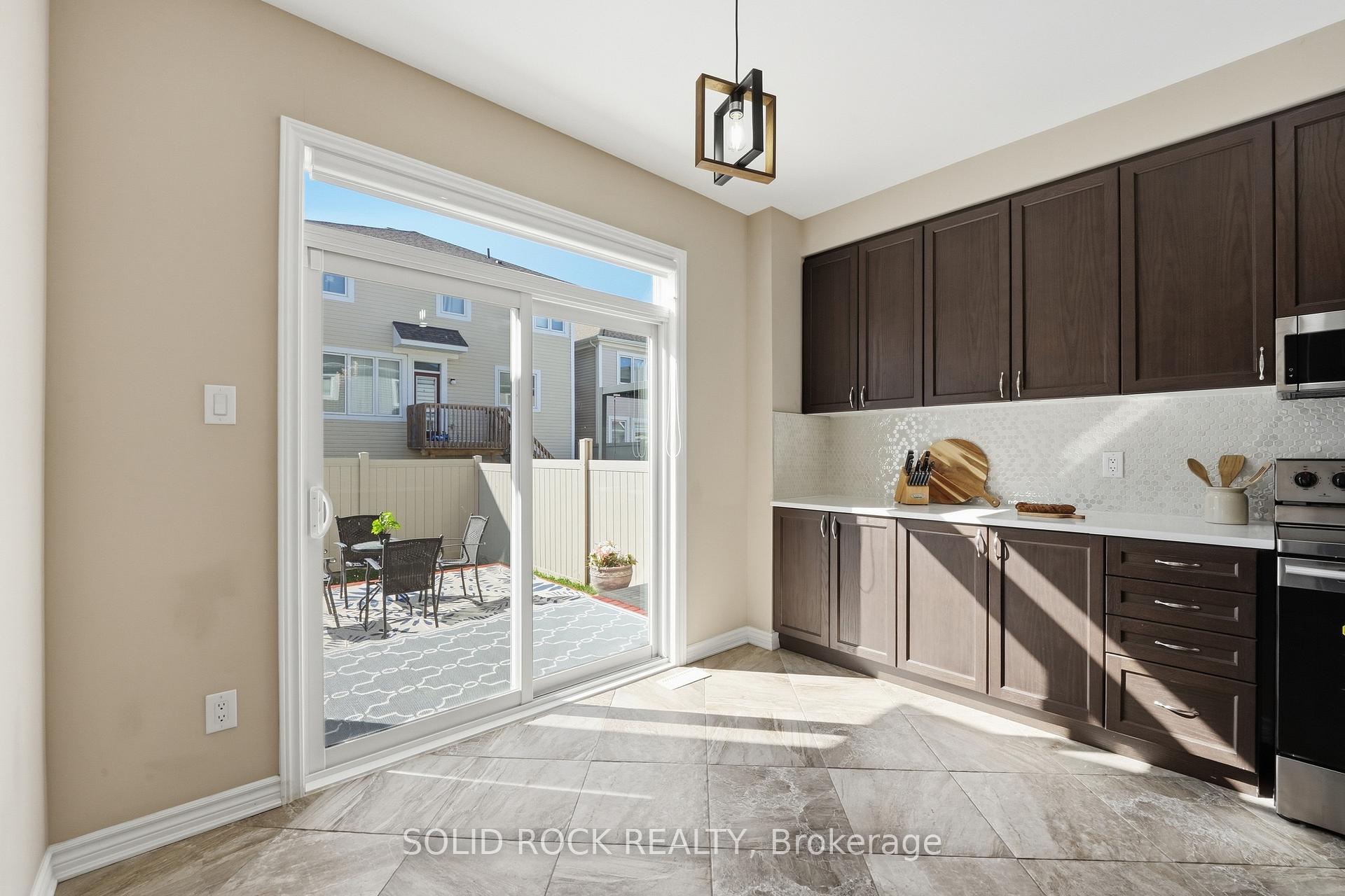 Photo 24 of 55 Solaris Drive, Ottawa, Kanata - Emerald Meadows/Trailwest — HOMEH