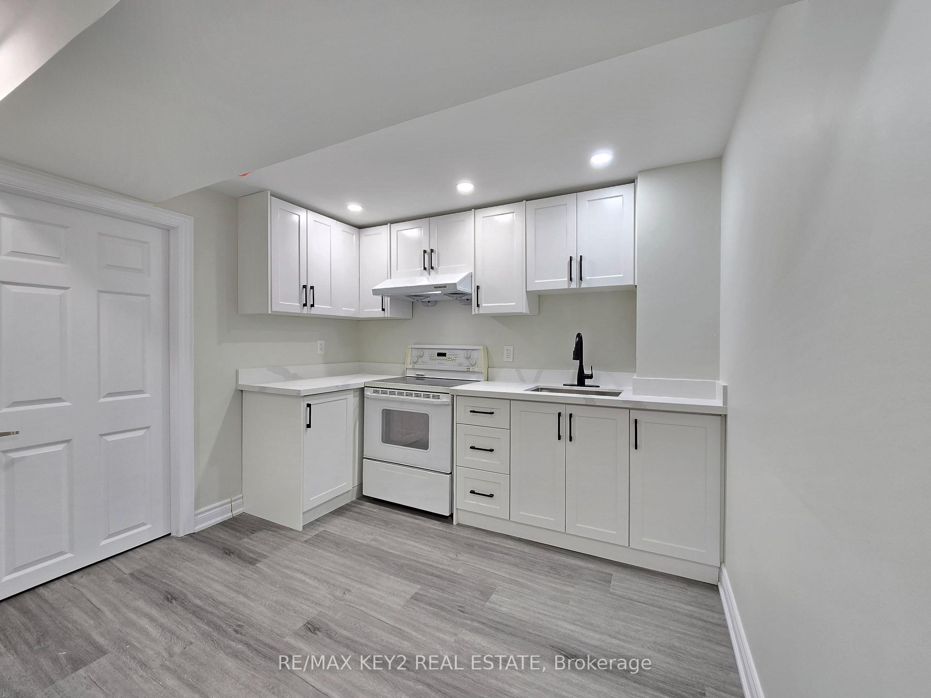 Photo 3 of 45 Ball Crescent, Whitby, Williamsburg — HOMEH