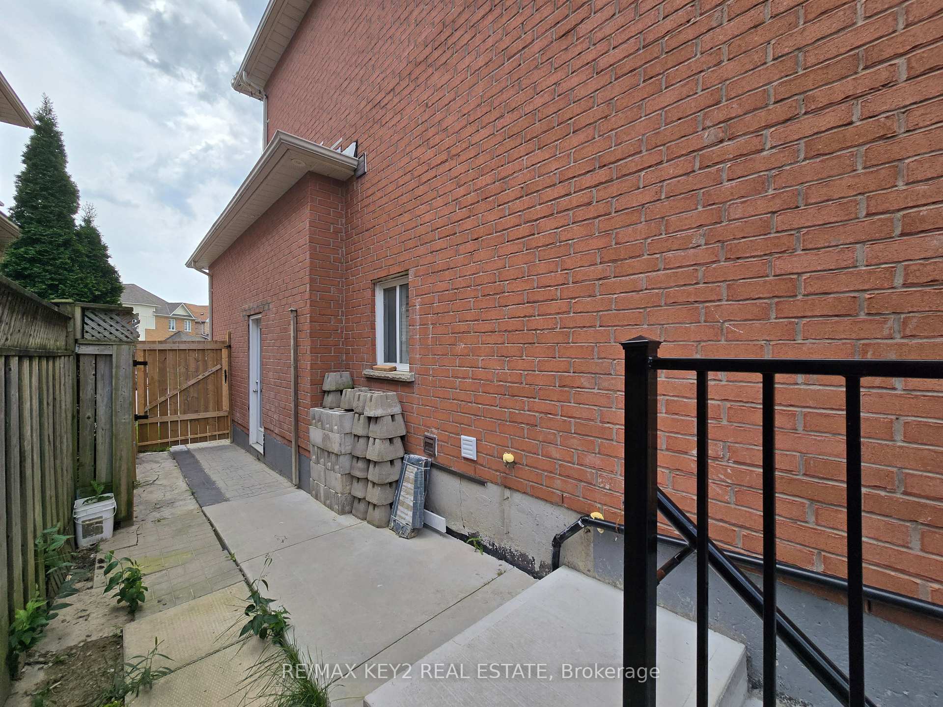 Photo 12 of 45 Ball Crescent, Whitby, Williamsburg — HOMEH