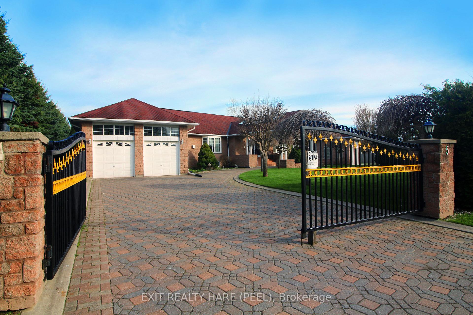 Photo 2 of 5 Glenbrook Boulevard, Brampton, Toronto Gore Rural Estate — HOMEH