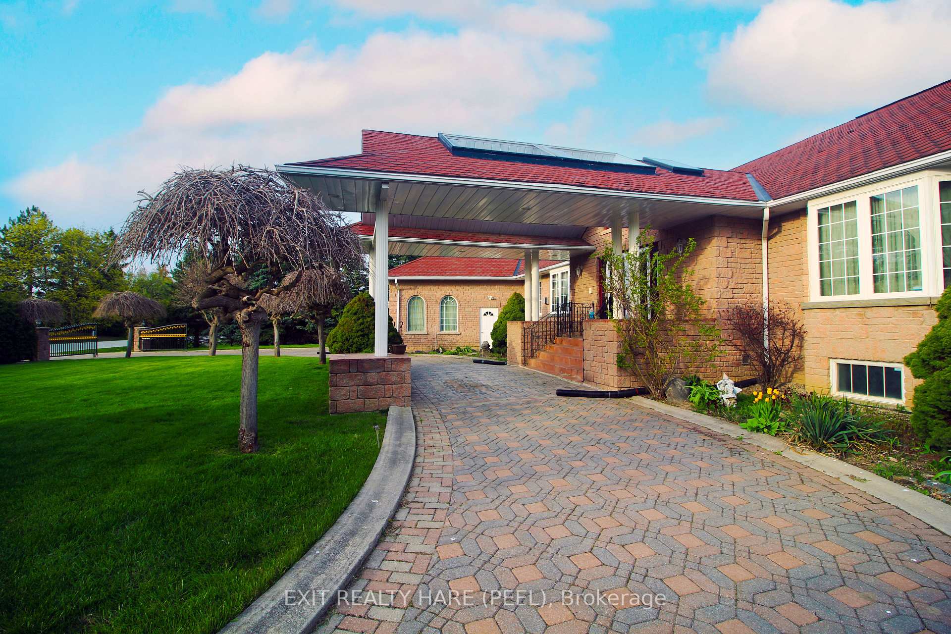 Photo 6 of 5 Glenbrook Boulevard, Brampton, Toronto Gore Rural Estate — HOMEH