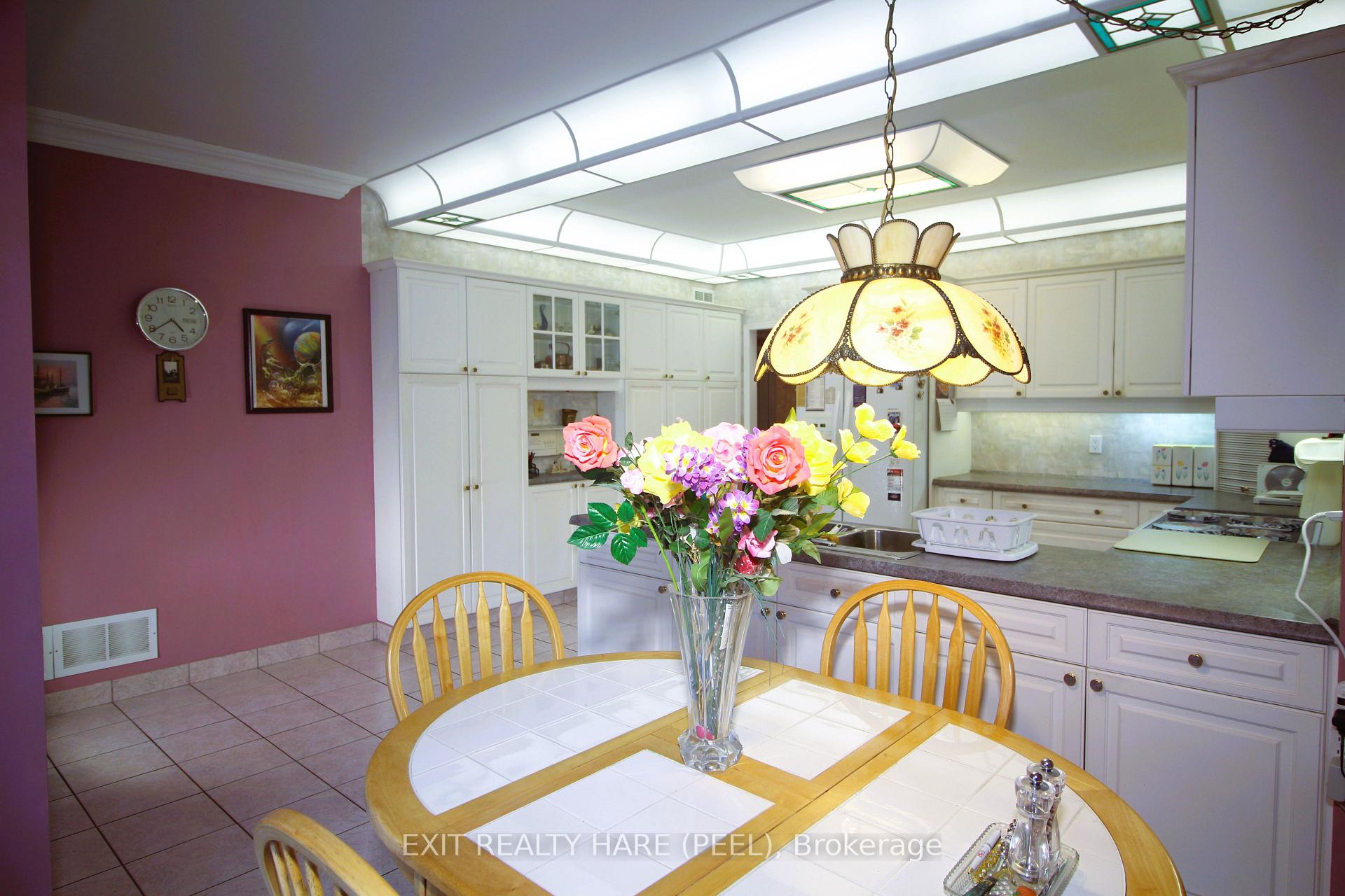 Photo 18 of 5 Glenbrook Boulevard, Brampton, Toronto Gore Rural Estate — HOMEH