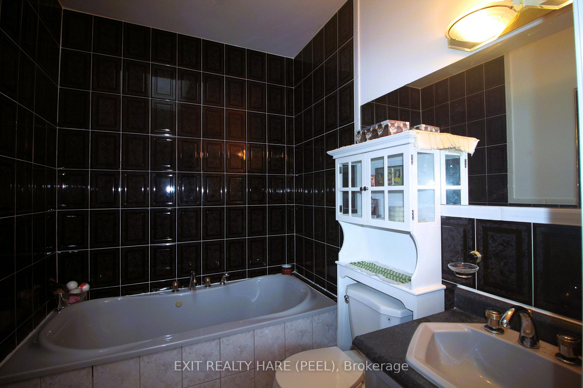 Photo 34 of 5 Glenbrook Boulevard, Brampton, Toronto Gore Rural Estate — HOMEH
