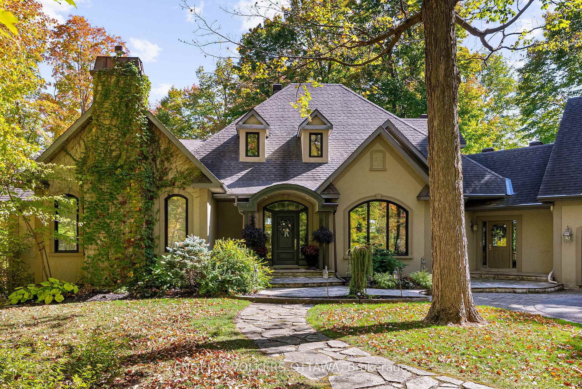 Photo of 1412 Houston Crescent