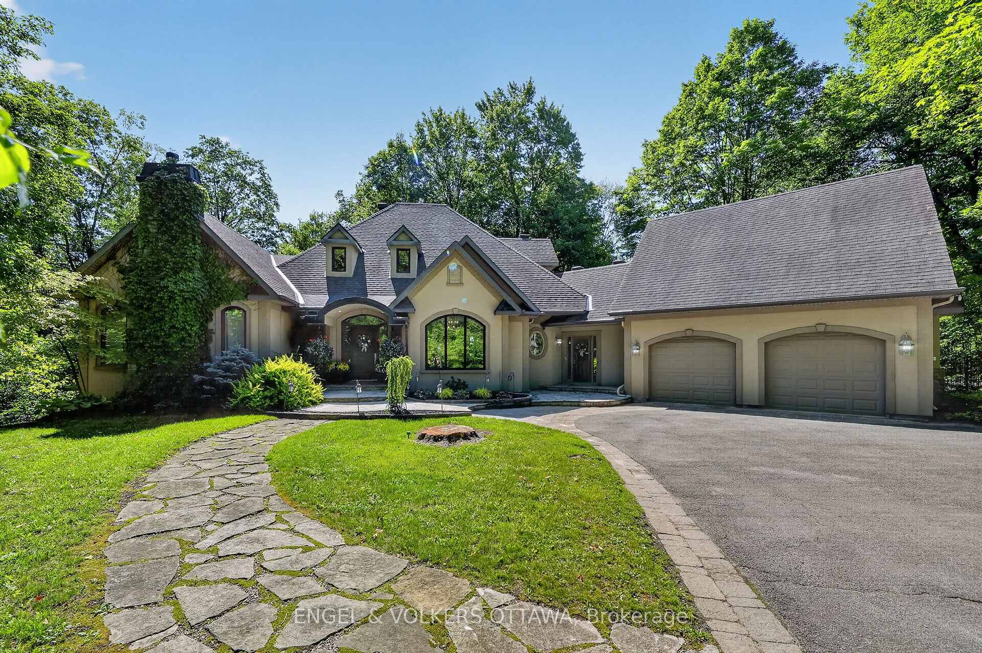 Photo 3 of 1412 Houston Crescent, Ottawa, Kanata - Rural Kanata (Central) — HOMEH